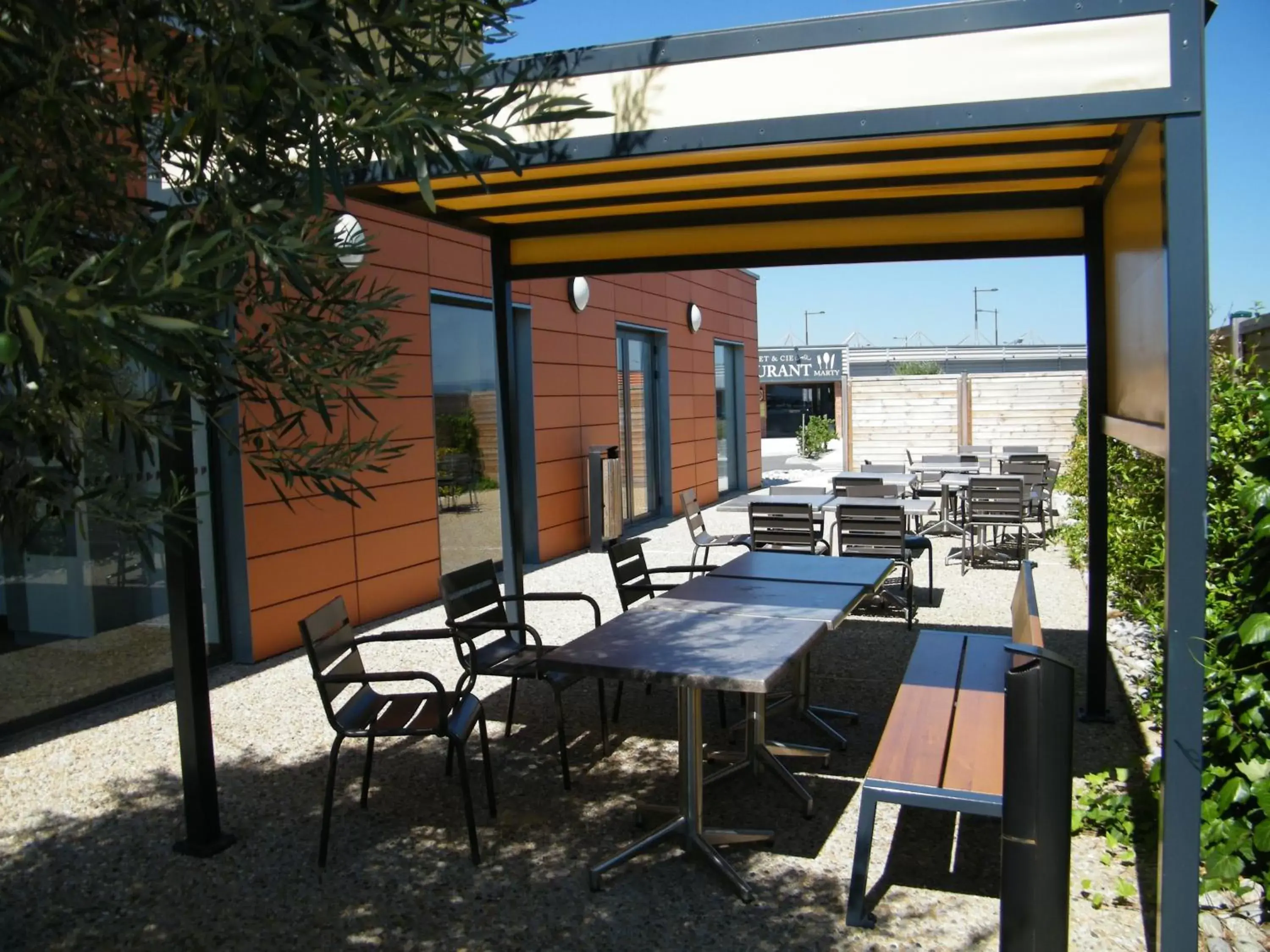 Patio in ibis budget Castelnaudary - A61