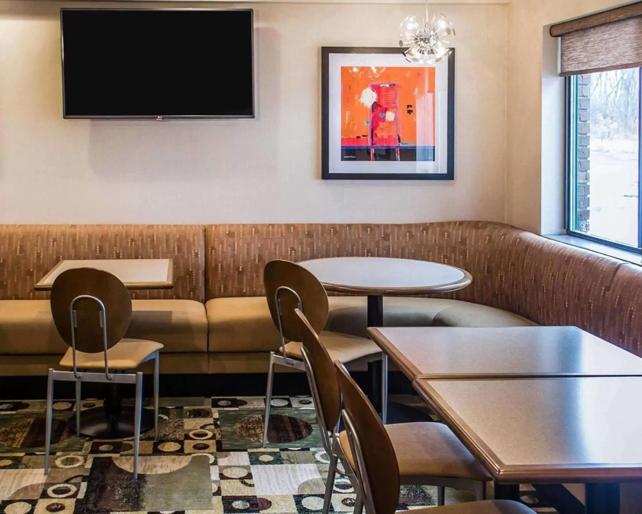 Restaurant/places to eat, Lounge/Bar in Quality Inn Streetsboro