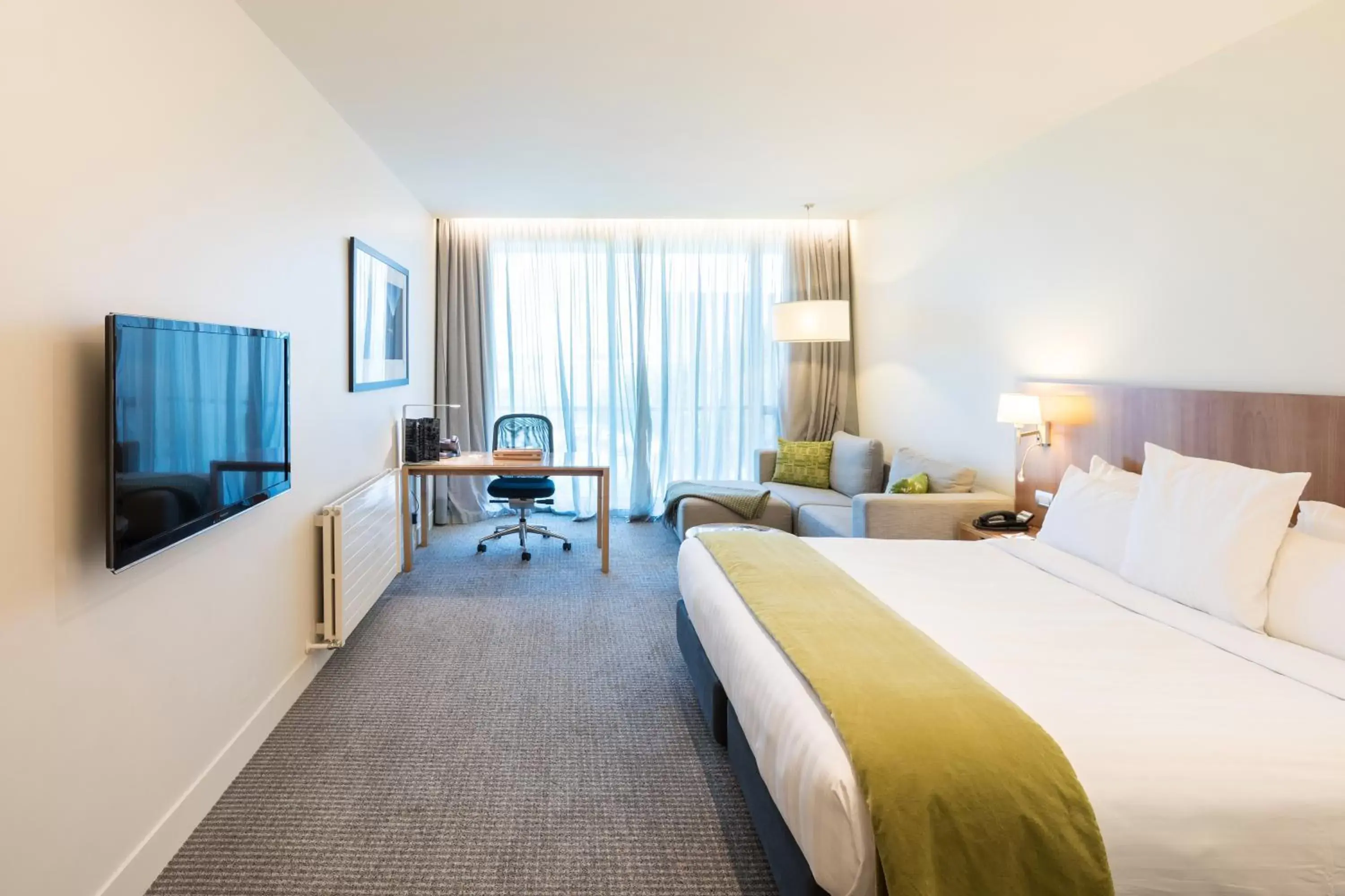 Photo of the whole room, Bed in Commodore Airport Hotel Christchurch Photo of the whole room, Bed in Commodore Airport Hotel Christchurch