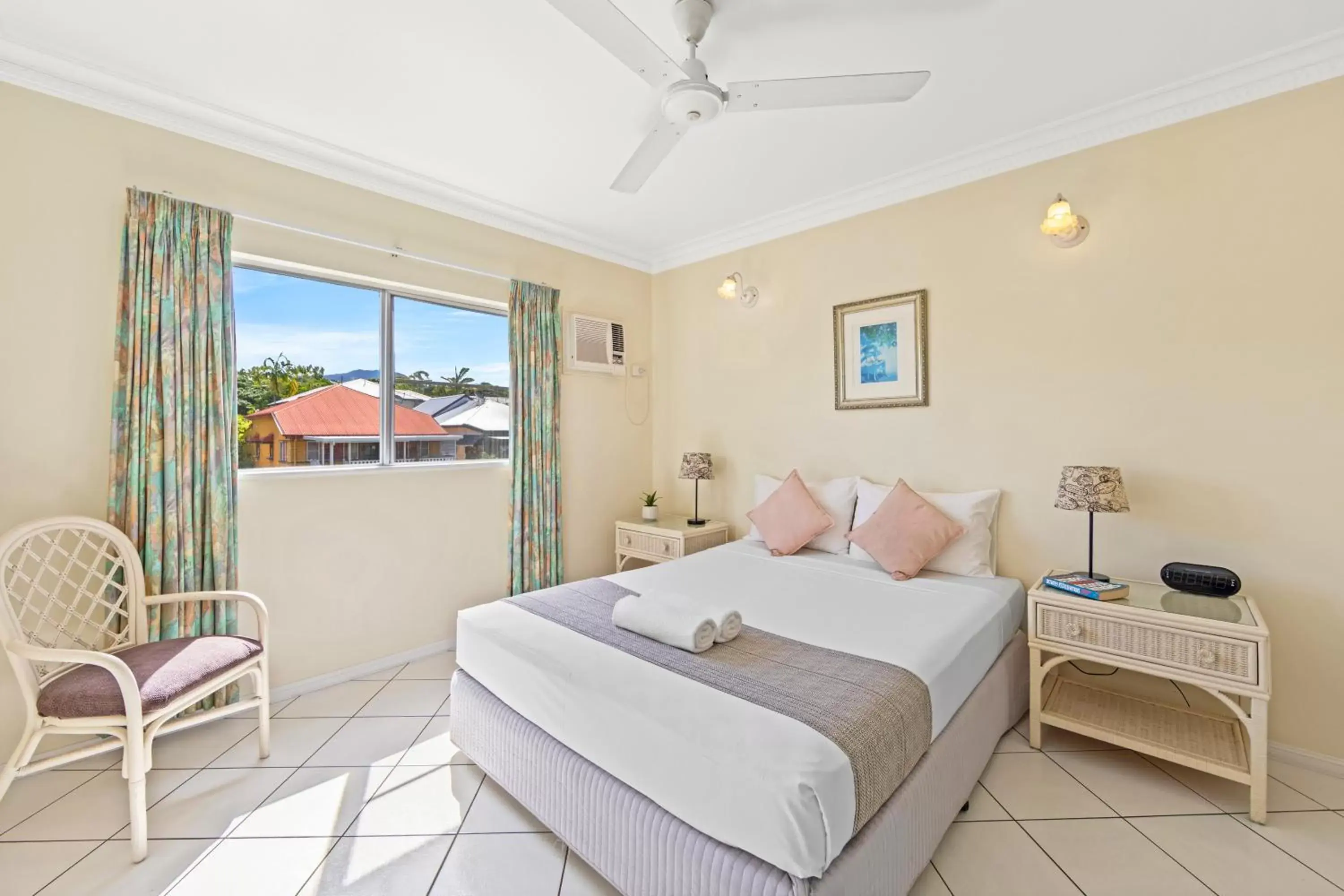 Bedroom, Bed in Koala Court Holiday Apartments