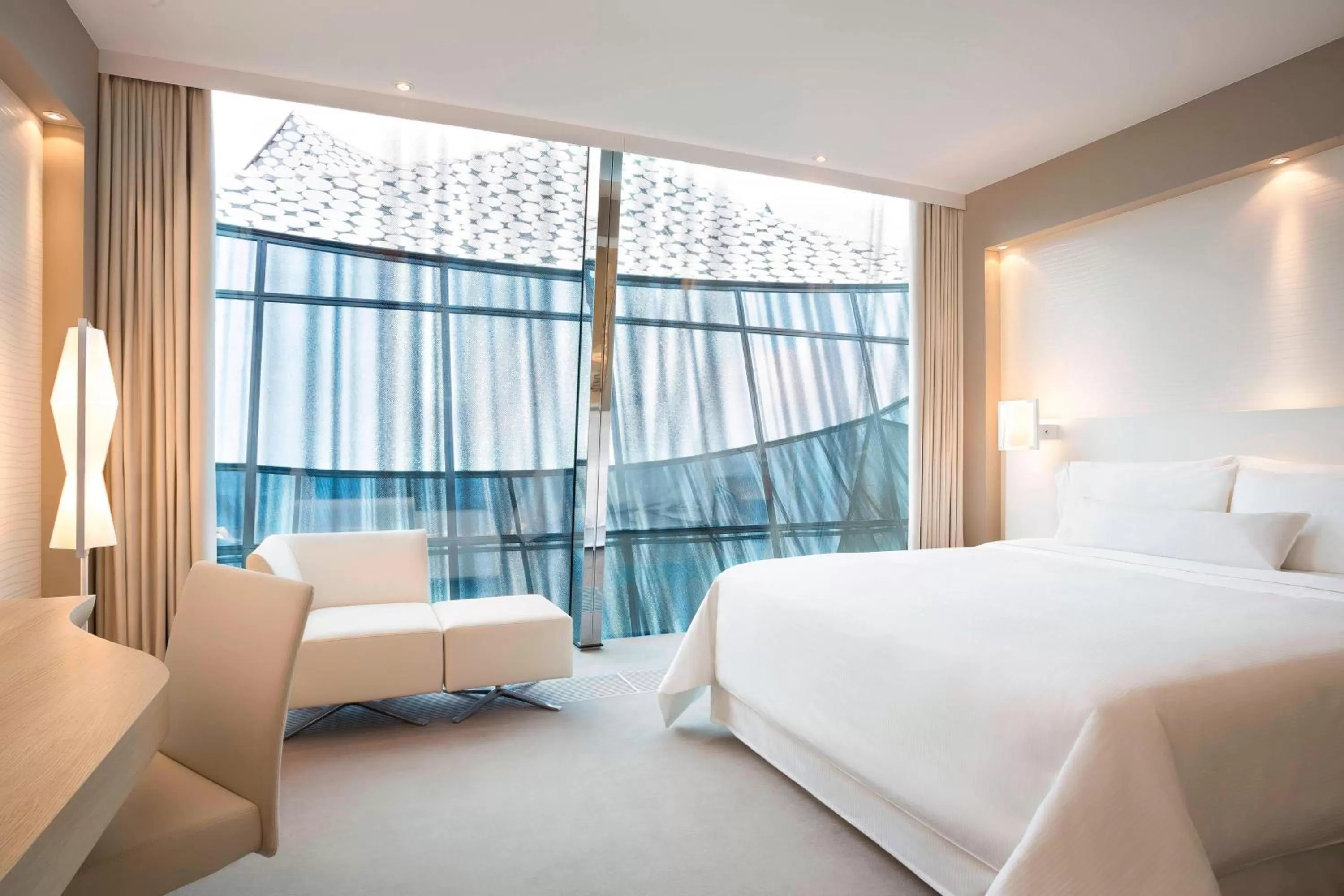 Photo of the whole room, Bed in The Westin Hamburg Elbphilharmonie