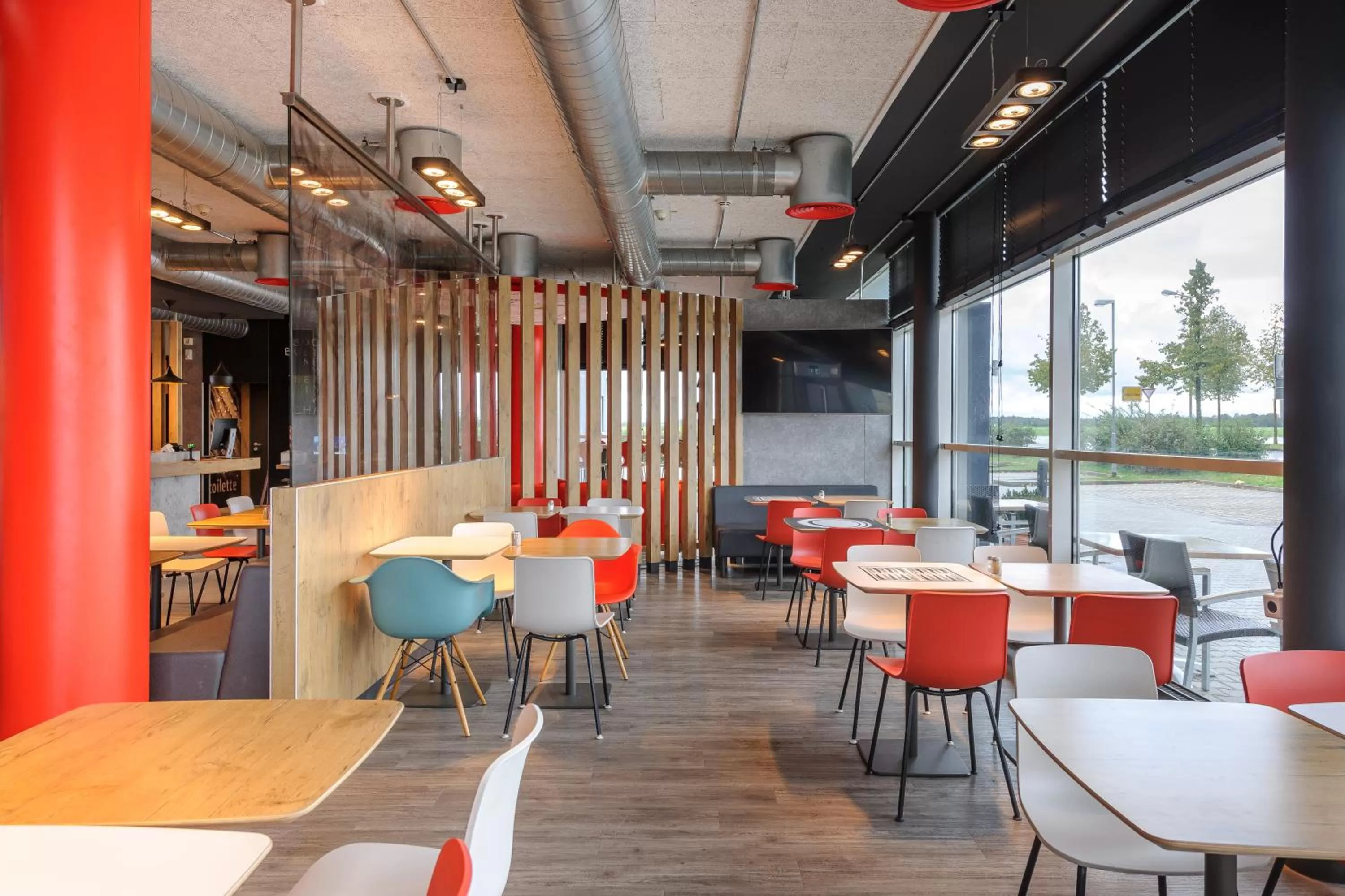 Restaurant/places to eat in ibis Hotel München Messe