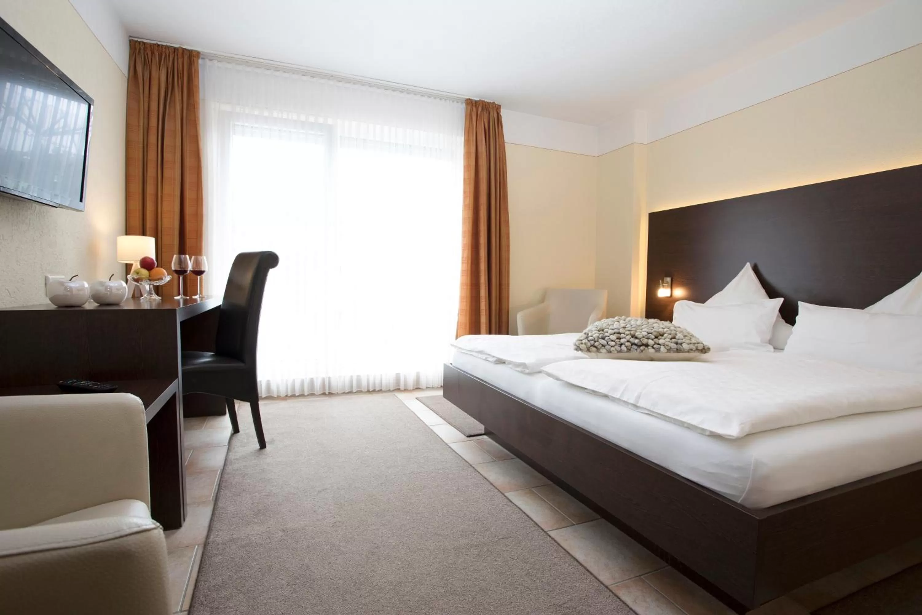 Garden view, Bed in Hotel Forsthaus