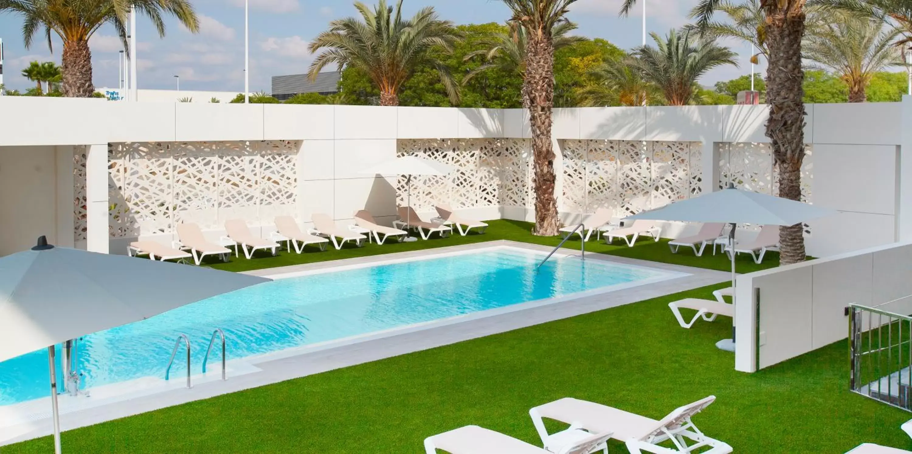 Entertainment, Swimming Pool in Port Elche