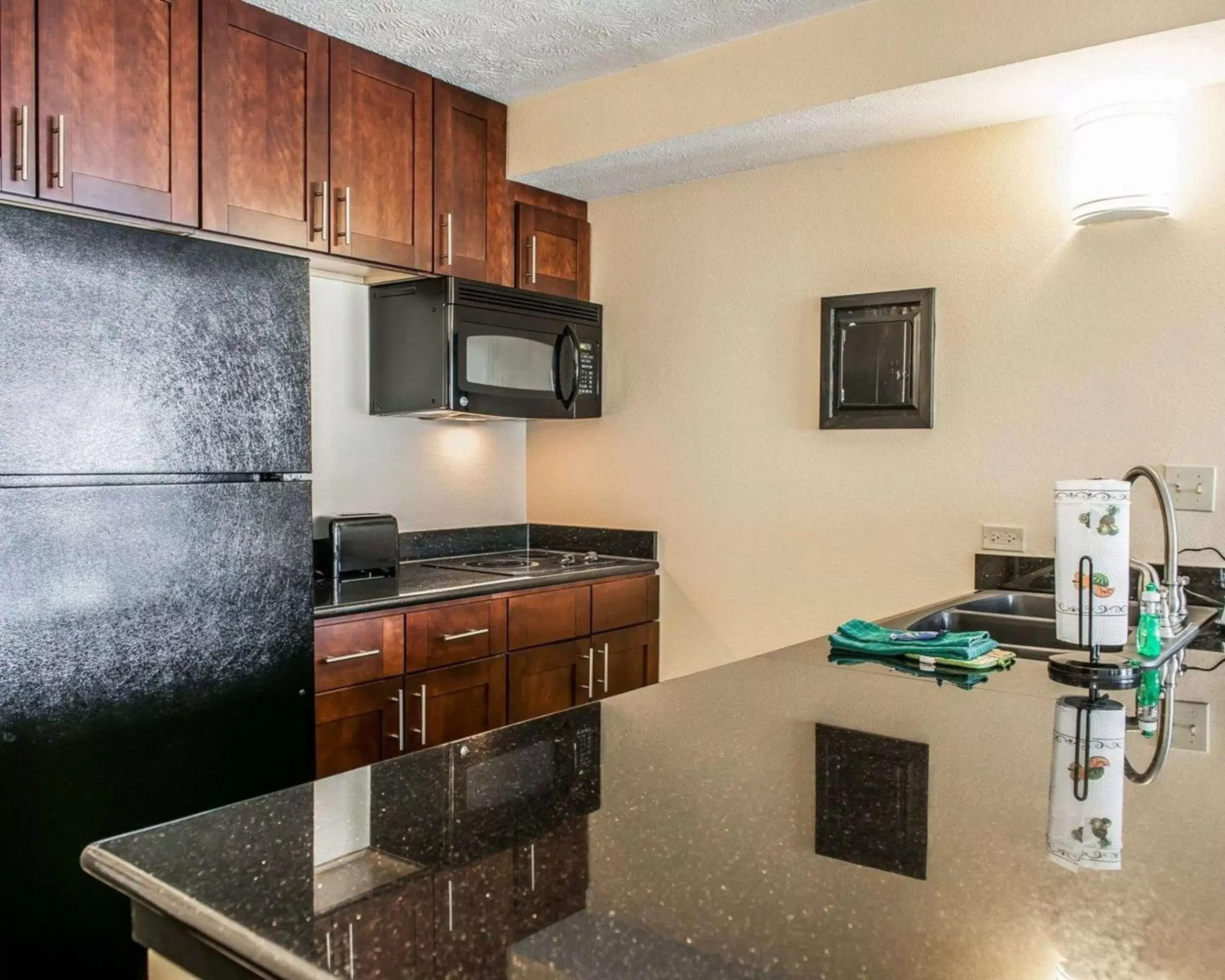 Photo of the whole room, Kitchen/Kitchenette in Quality Inn & Suites - Mattoon