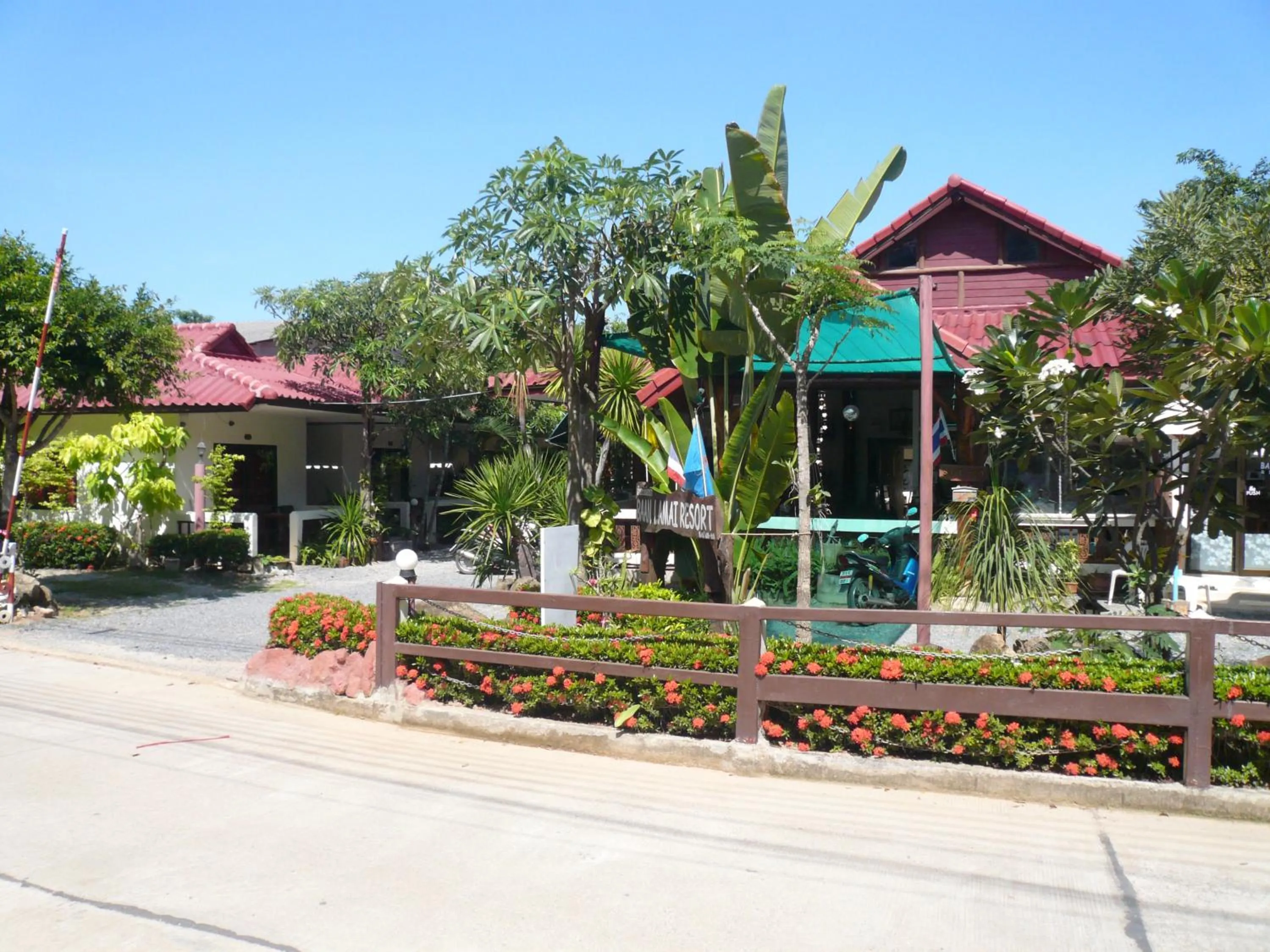 Property building in Baan Lamai Resort