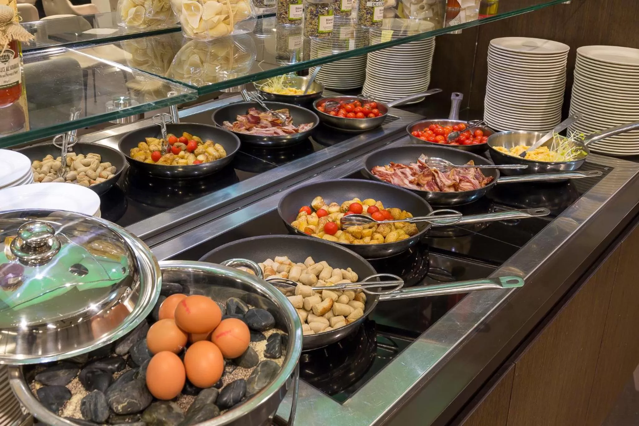 Continental breakfast in Novotel Lugano Paradiso