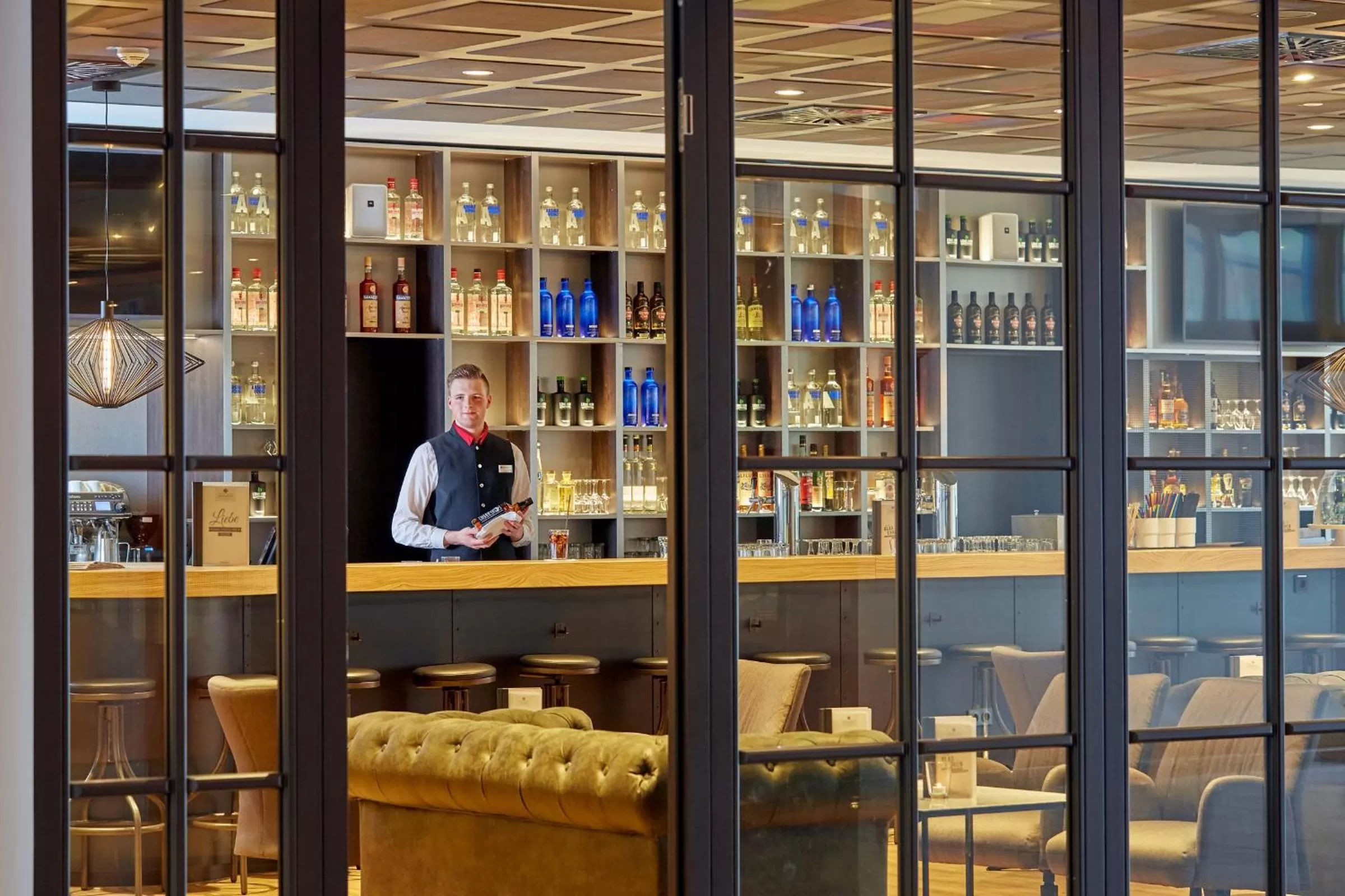 Lounge or bar in H4 Hotel Leipzig