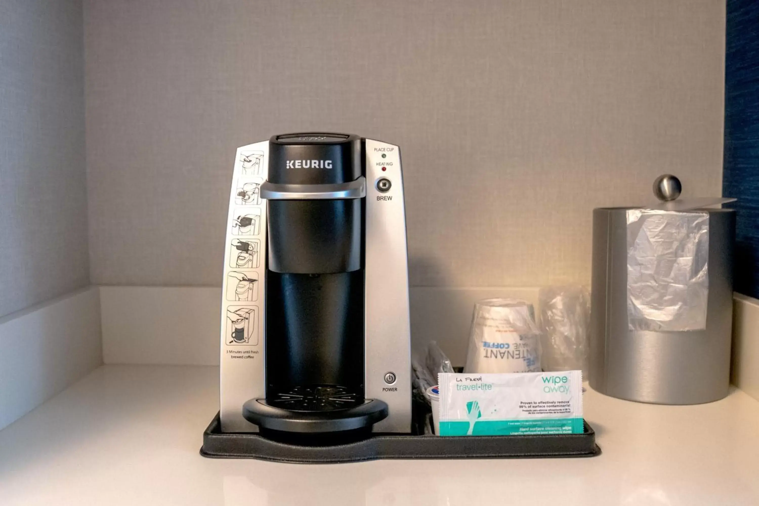 Photo of the whole room, Coffee/Tea Facilities in Holiday Inn Express & Suites - Brandon, an IHG Hotel