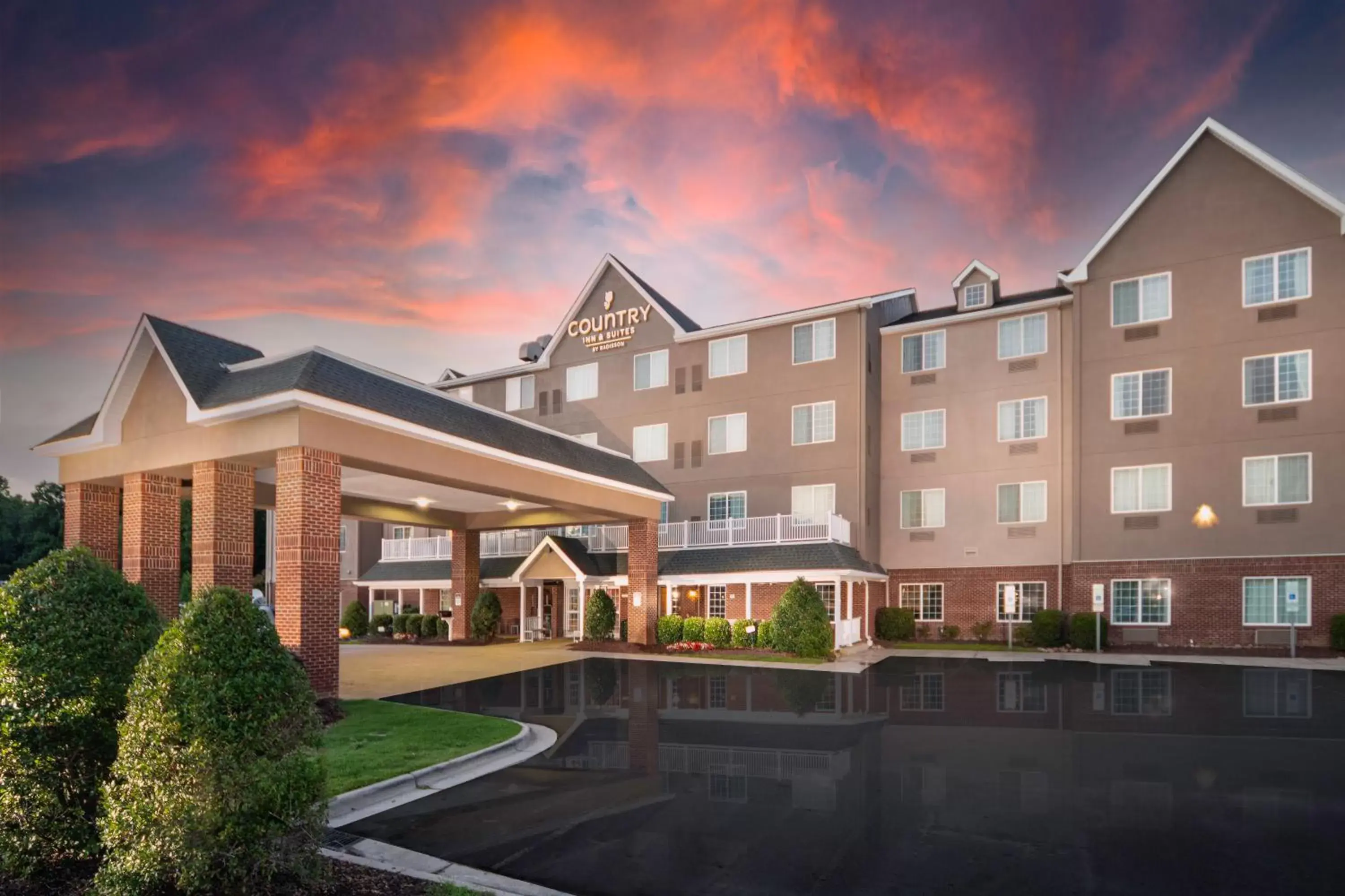 Property building in Country Inn & Suites by Radisson, Rocky Mount, NC Property building in Country Inn & Suites by Radisson, Rocky Mount, NC
