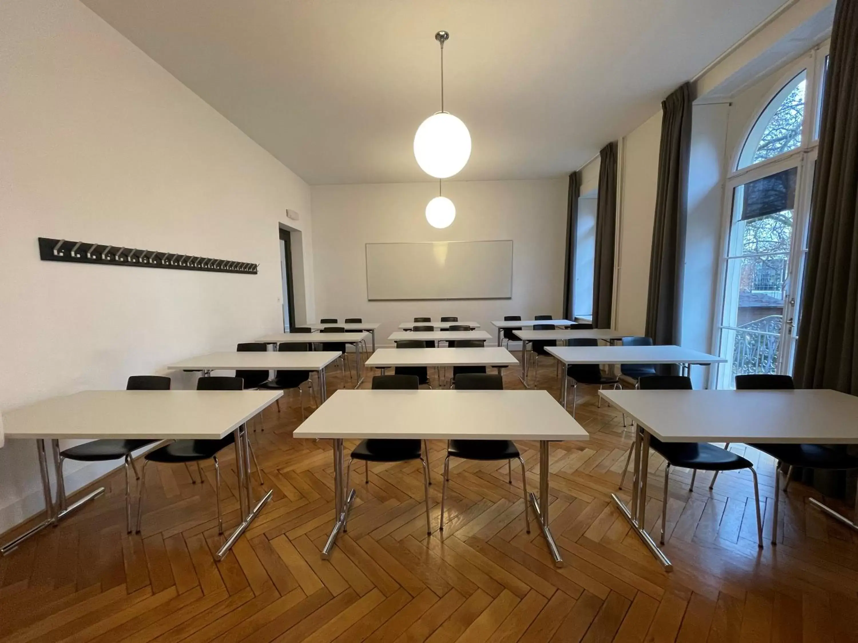 Meeting/conference room in Geneva Hostel