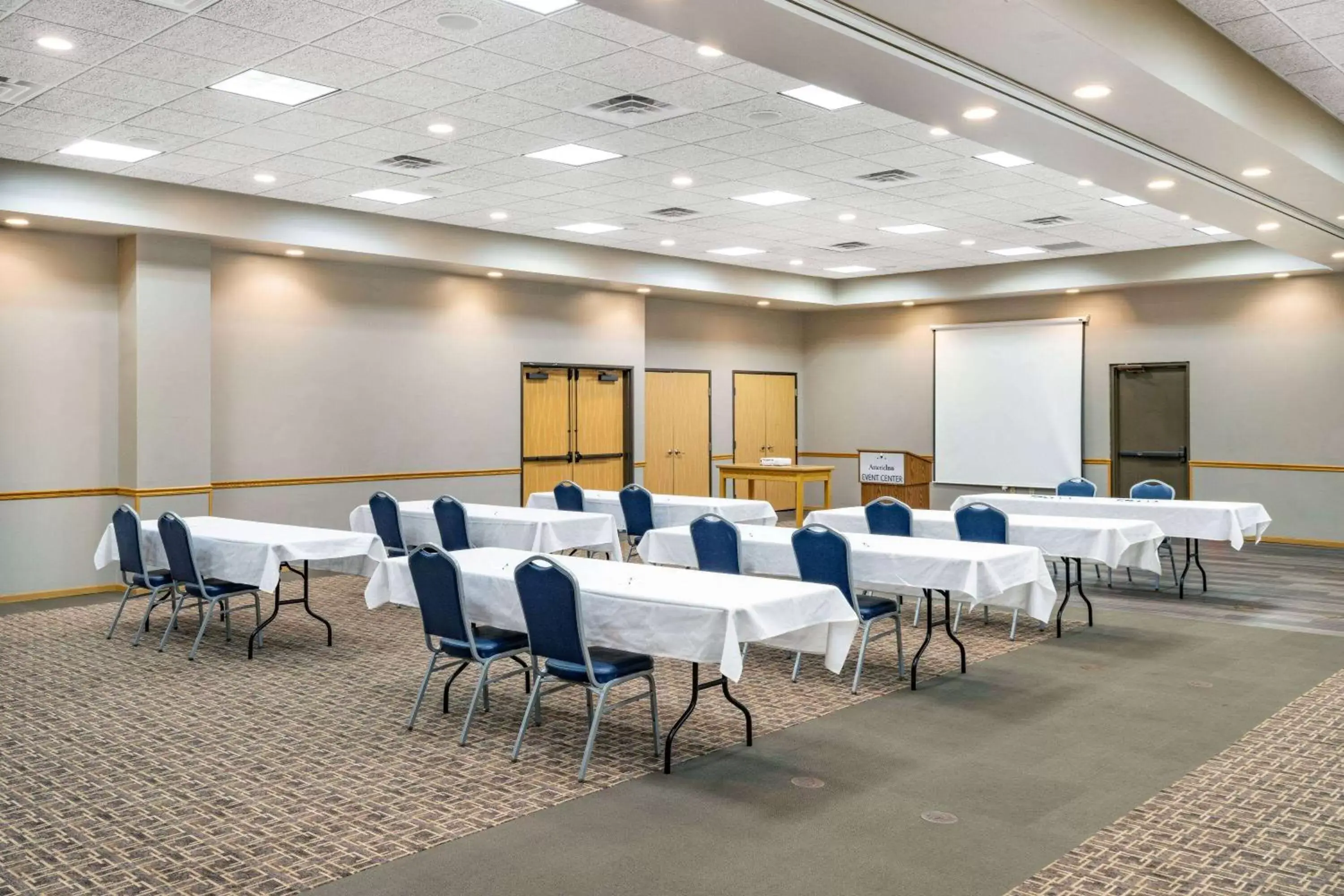 Meeting/conference room in AmericInn by Wyndham Aberdeen Event Center