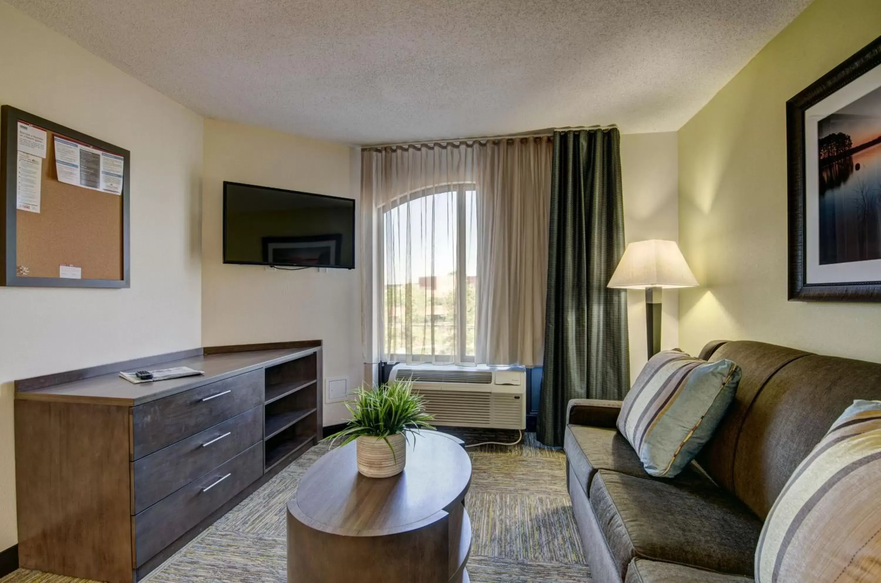 Bedroom, Seating Area in Candlewood Suites Richmond - West Broad, an IHG Hotel
