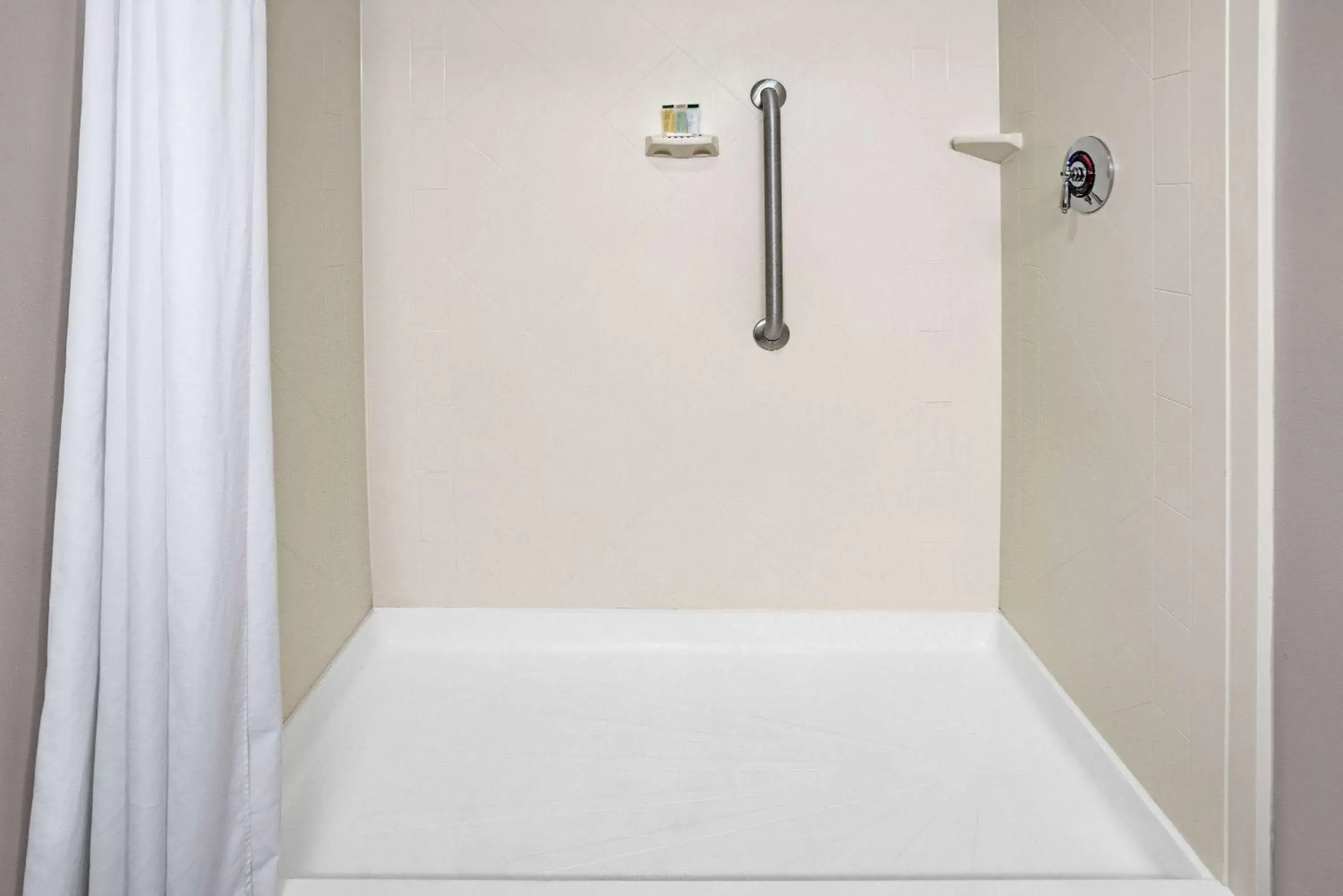 Shower, Bathroom in Super 8 by Wyndham Mount Laurel