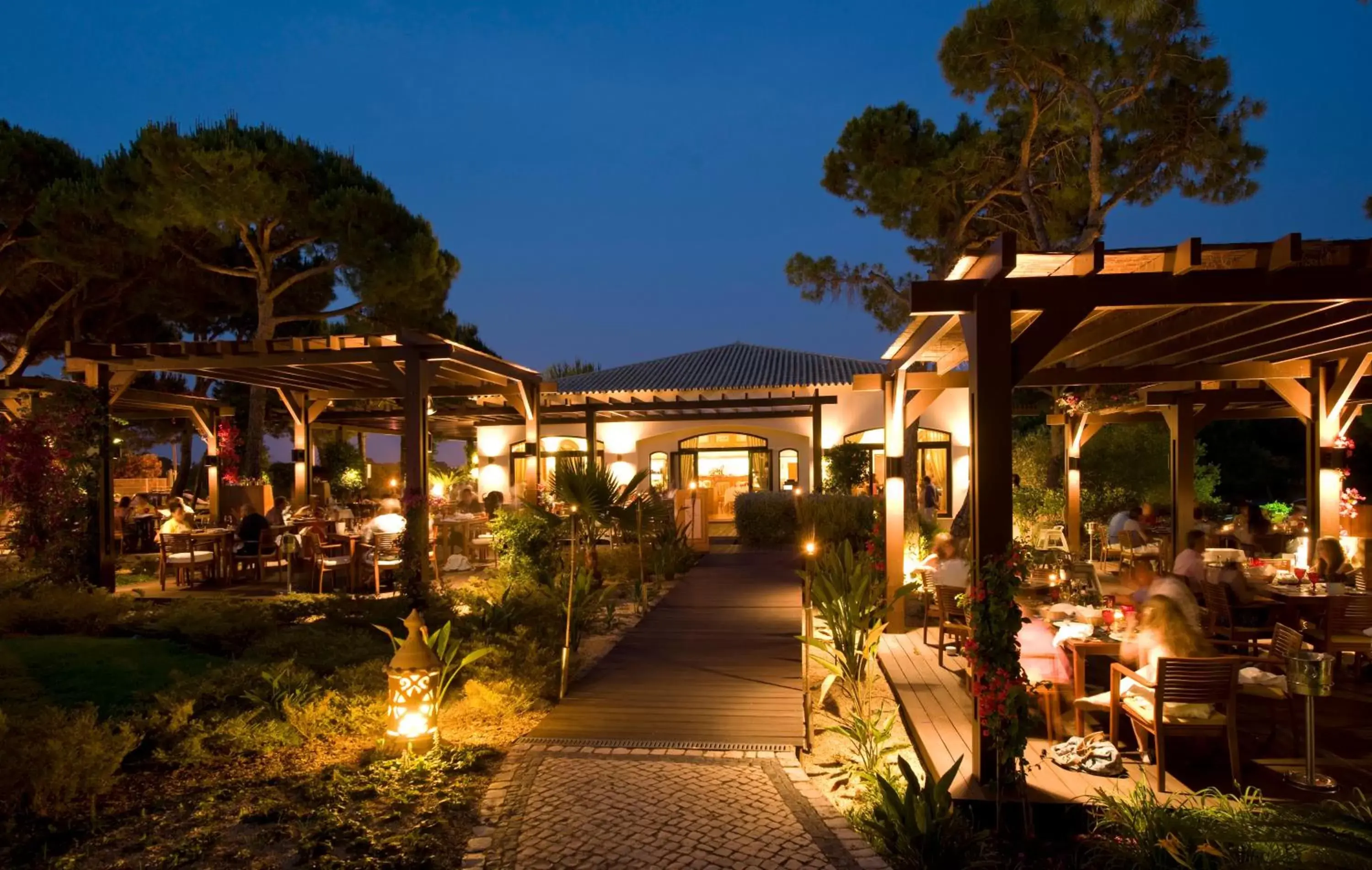 Restaurant/places to eat in Pine Cliffs Gardens Restaurant/places to eat in Pine Cliffs Gardens