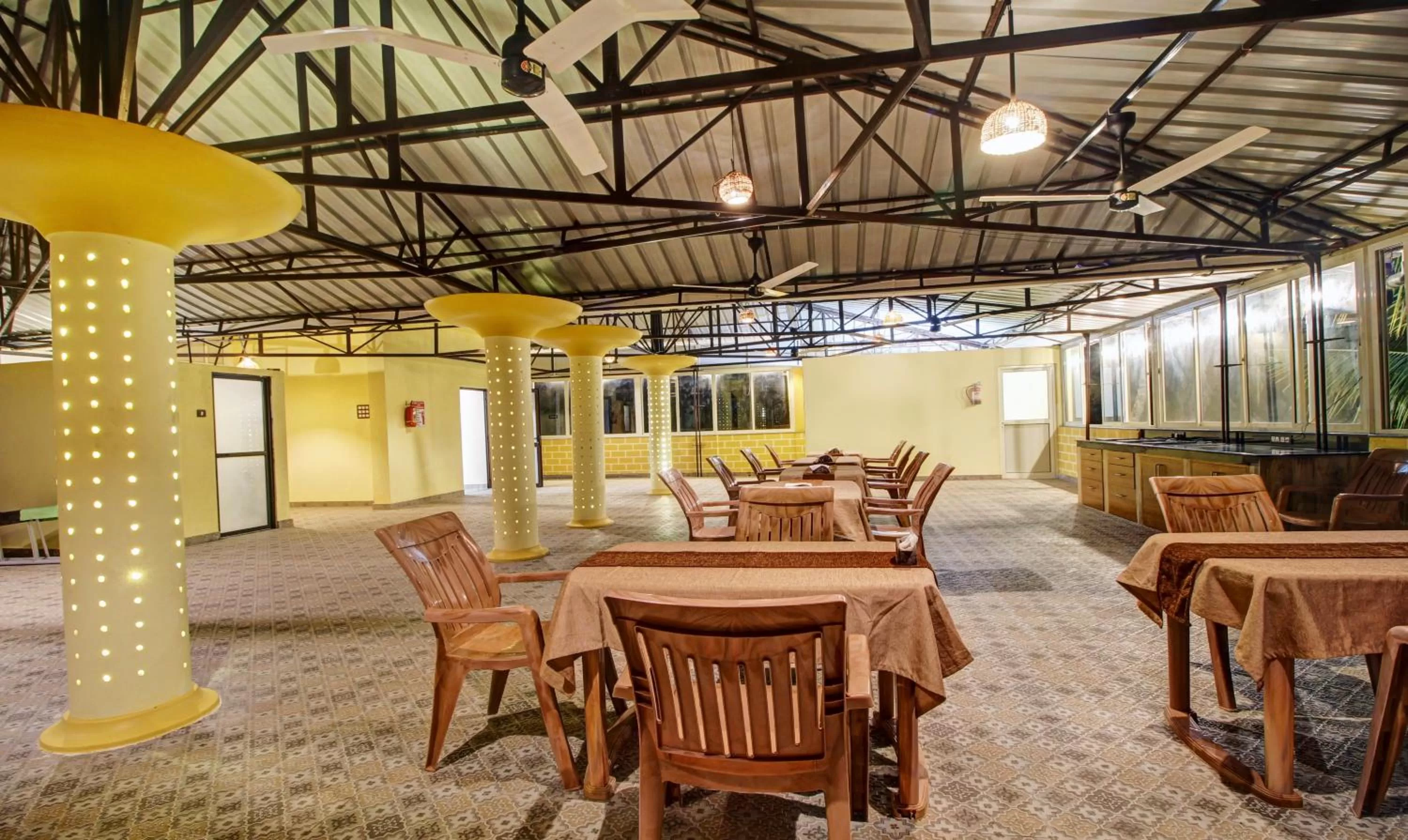 Restaurant/places to eat in Treebo Majestic Palms, 2 Km From Colva Beach