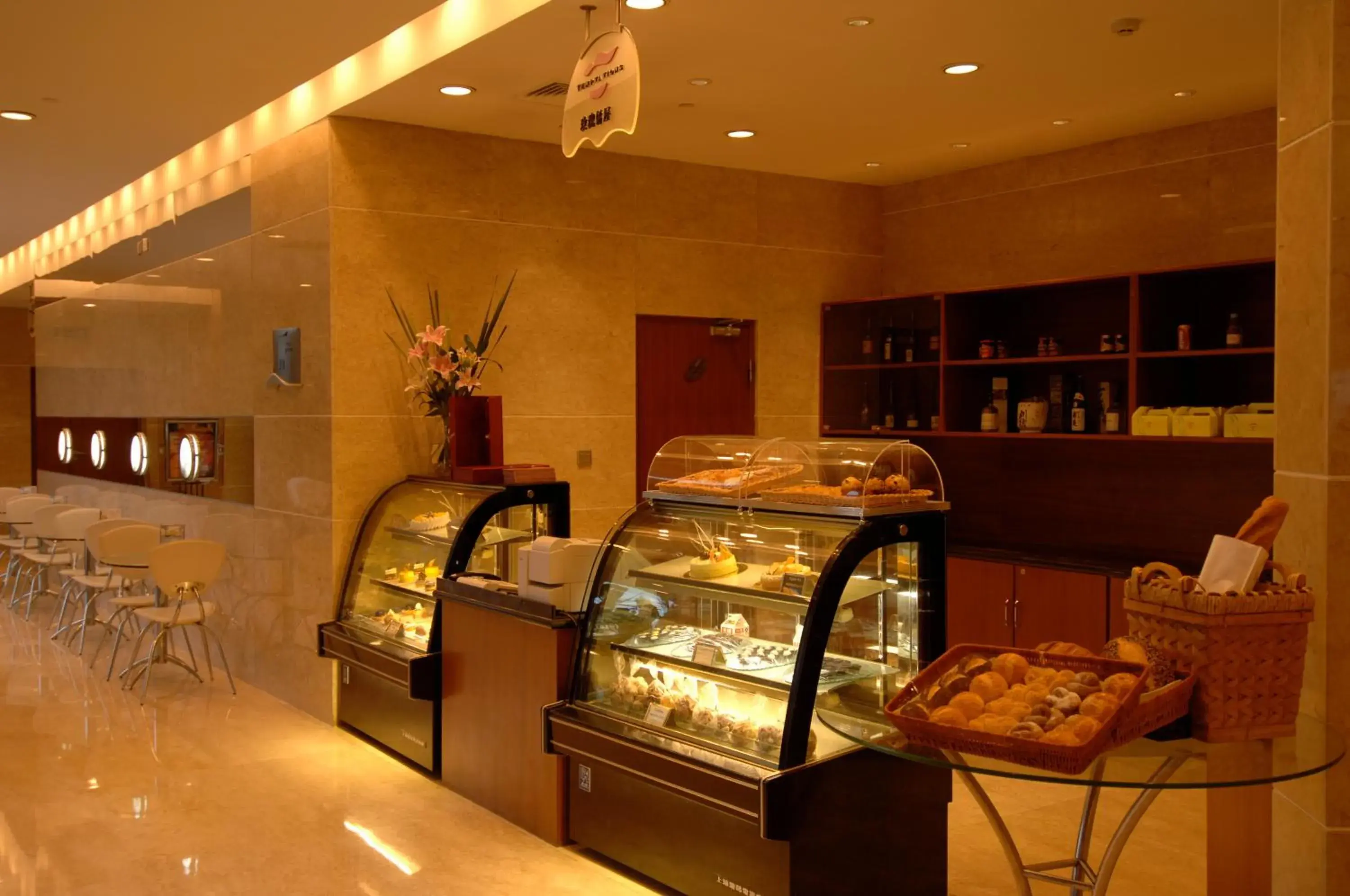 On-site shops in Ramada Plaza Hotel Pudong