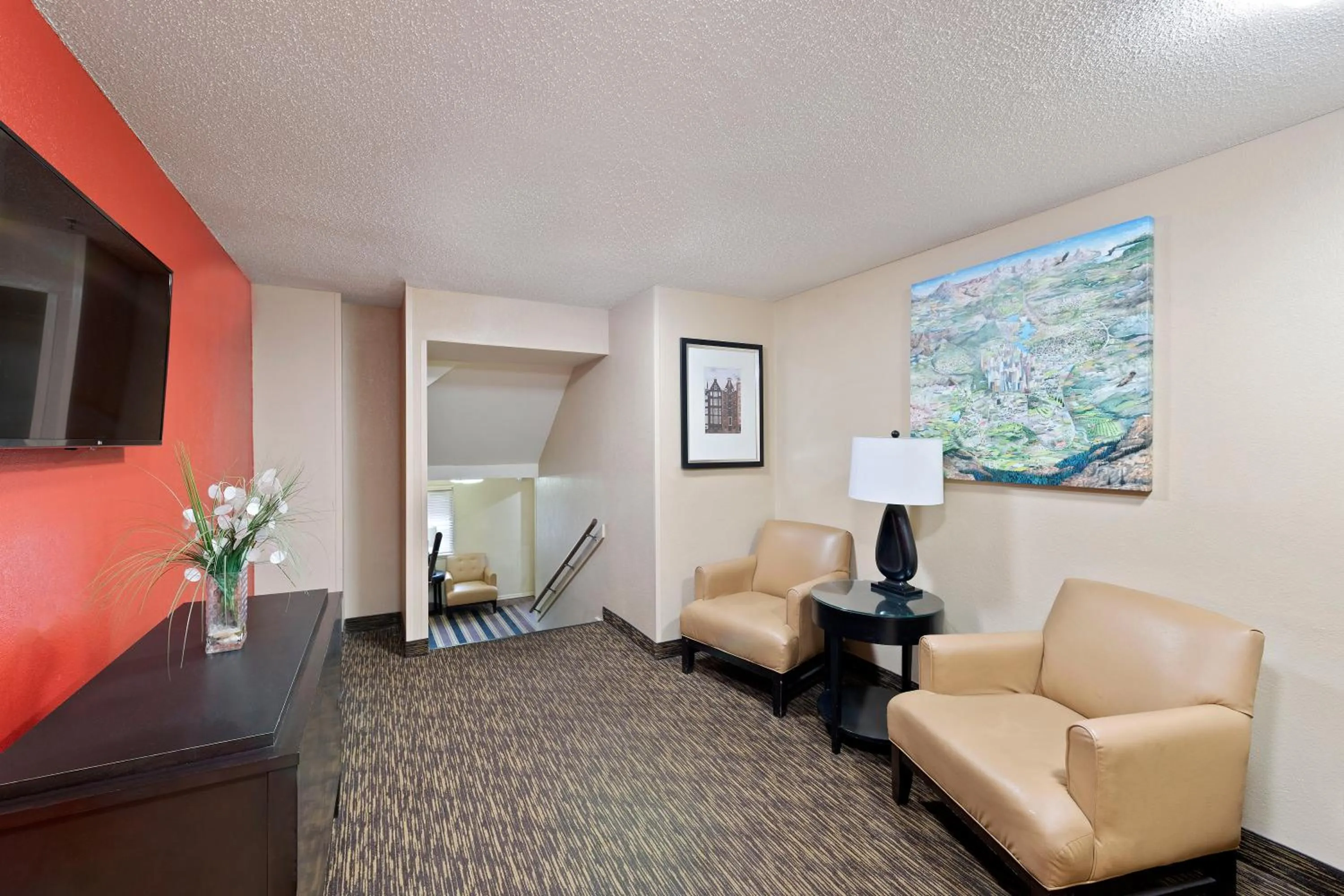 Communal lounge/ TV room in Studio 6 Suites Charlotte, NC - Tyvola Rd-Executive Park