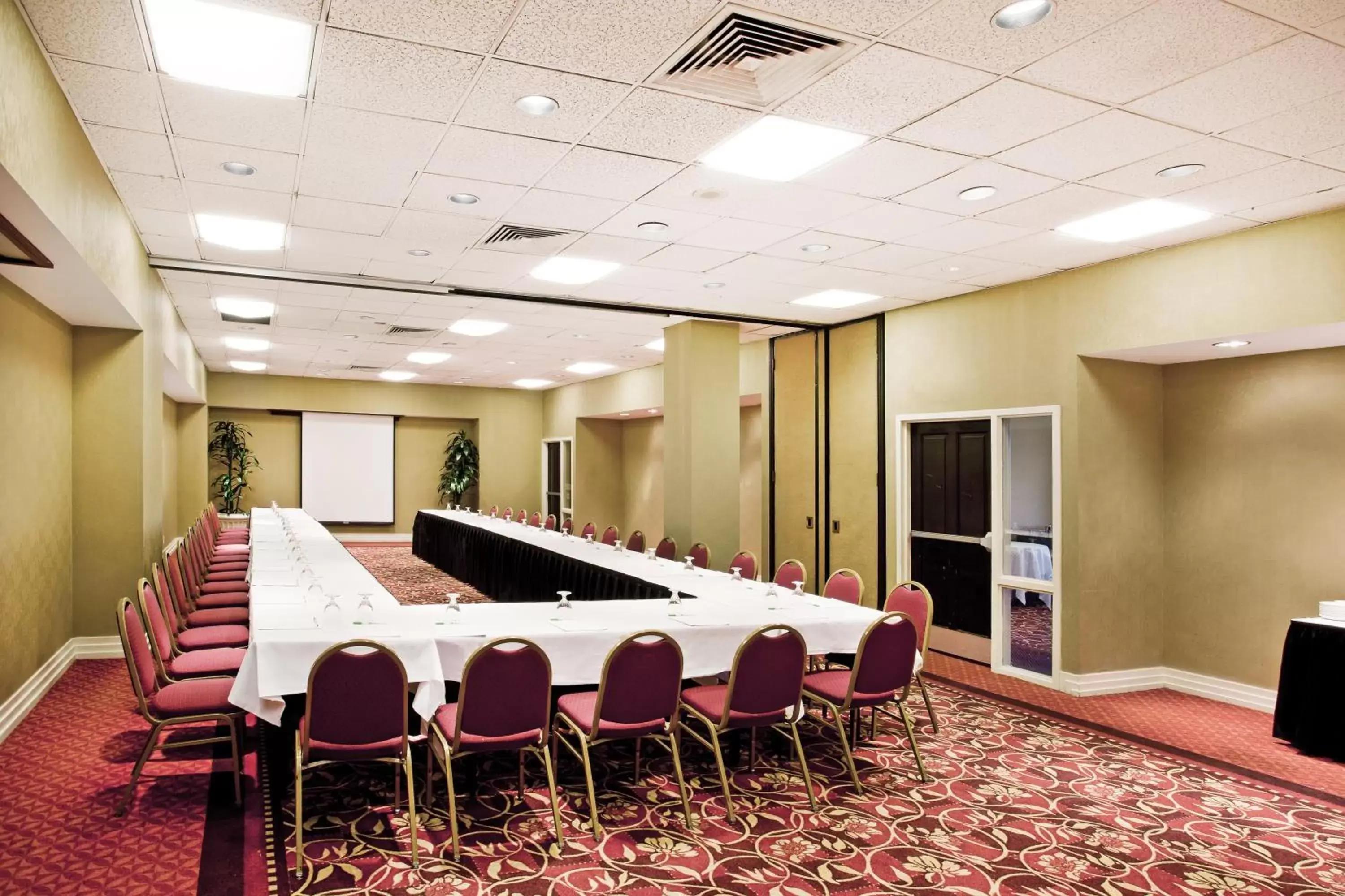 Meeting/conference room, Business Area/Conference Room in Holiday Inn Los Angeles Gateway-Torrance, an IHG Hotel