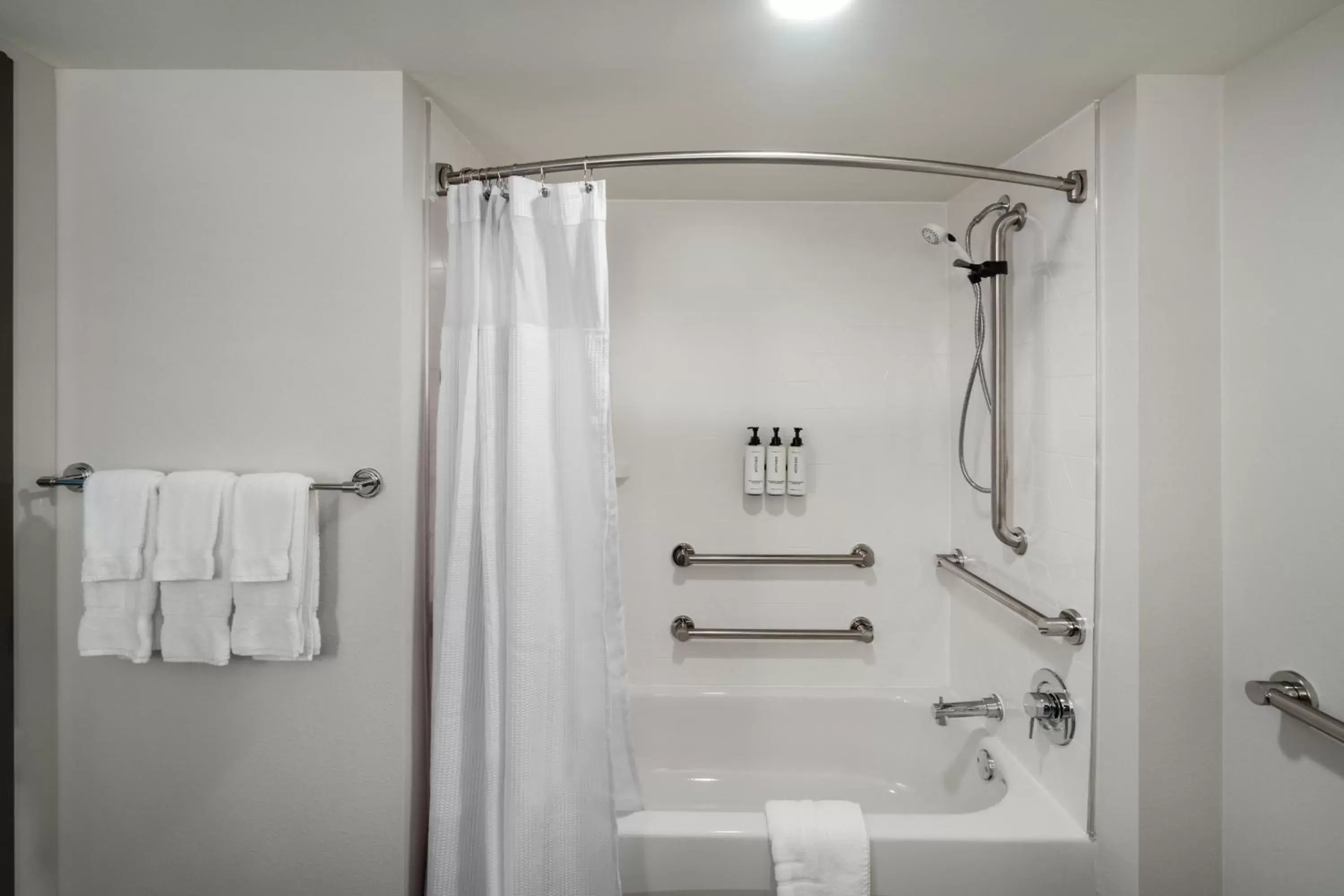 Bath, Bathroom in Crowne Plaza Atlanta Ne Norcross