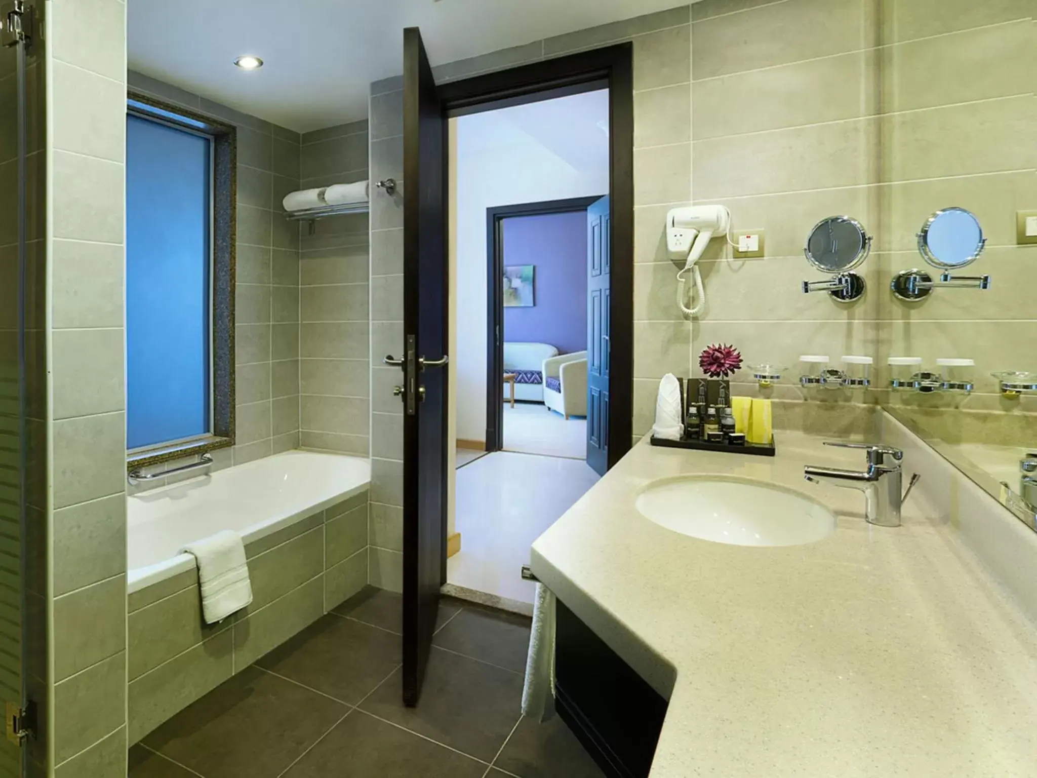 Bathroom in Armada Avenue Hotel - formerly Armada BlueBay Hotel