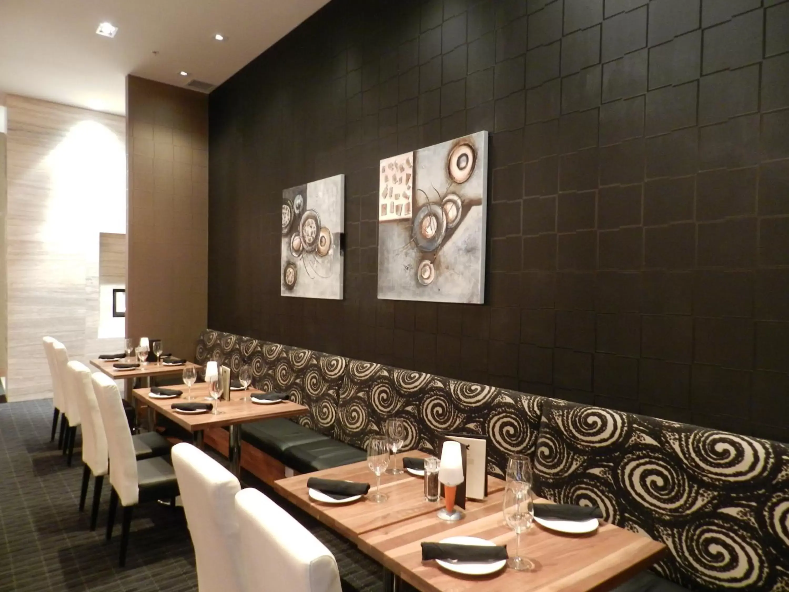 Restaurant/Places to Eat in Radisson Hotel & Conference Center Calgary Airport East