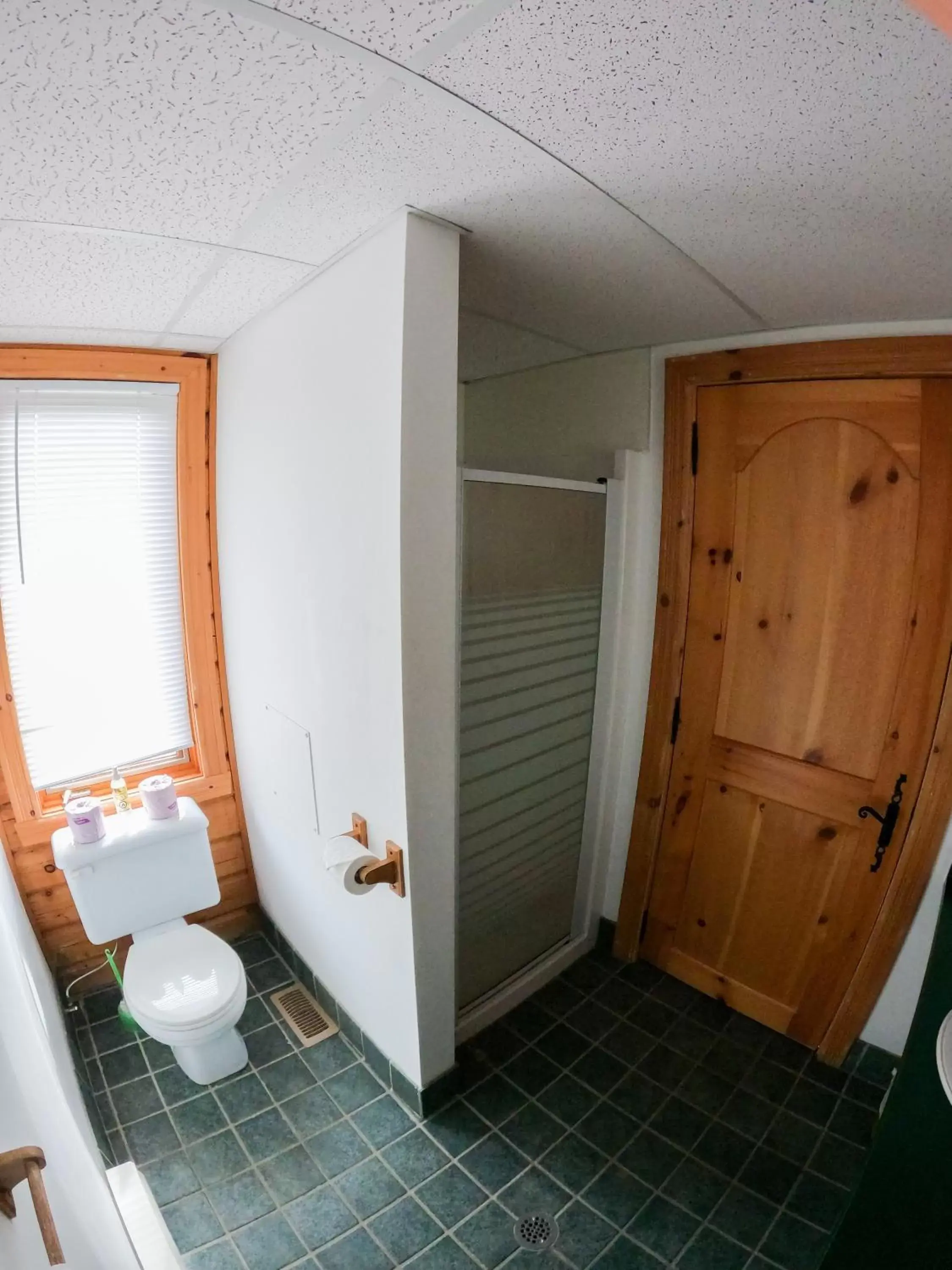 Bathroom in Camp Taureau - Altaï Canada