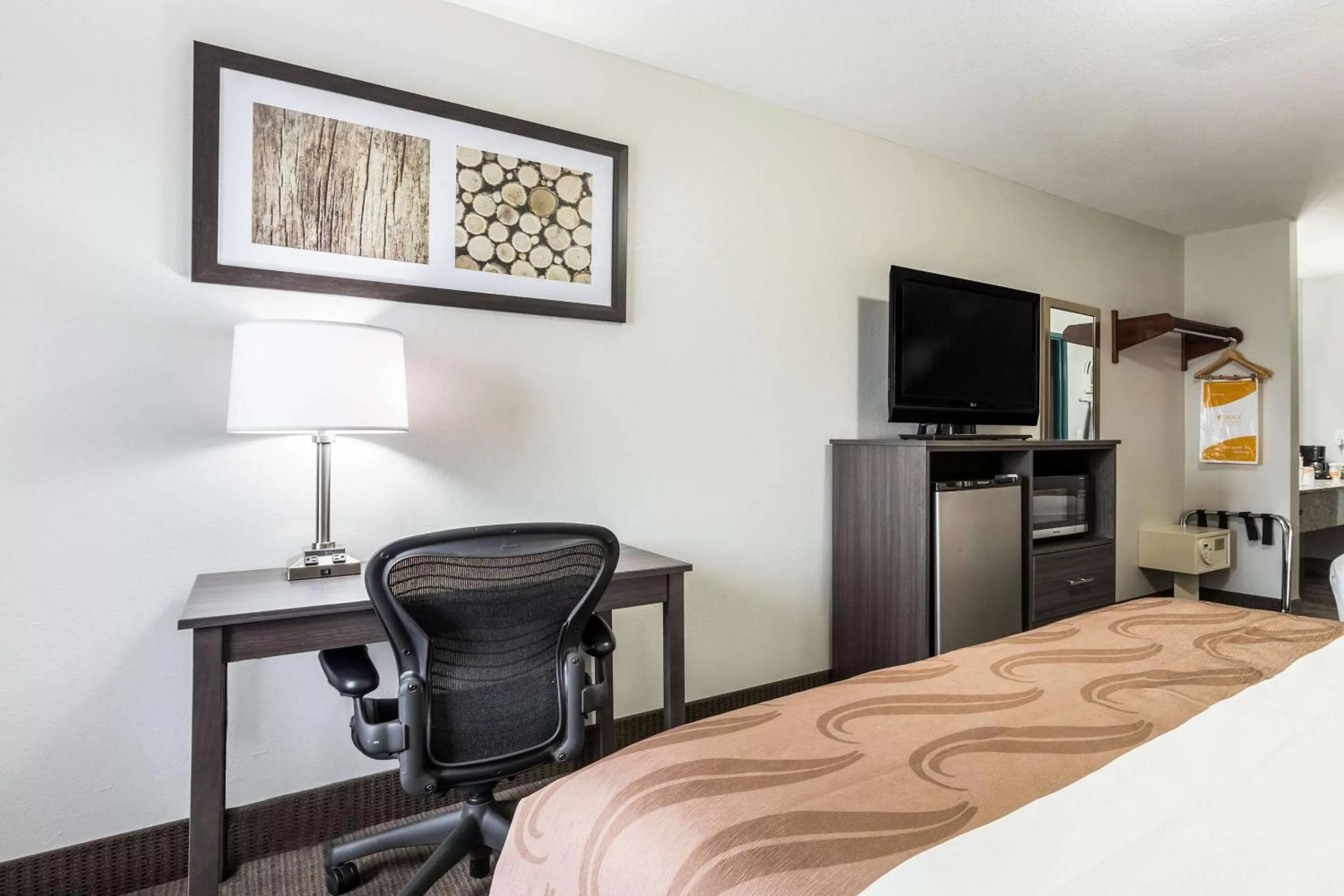 Photo of the whole room, Bed in Quality Inn Clare