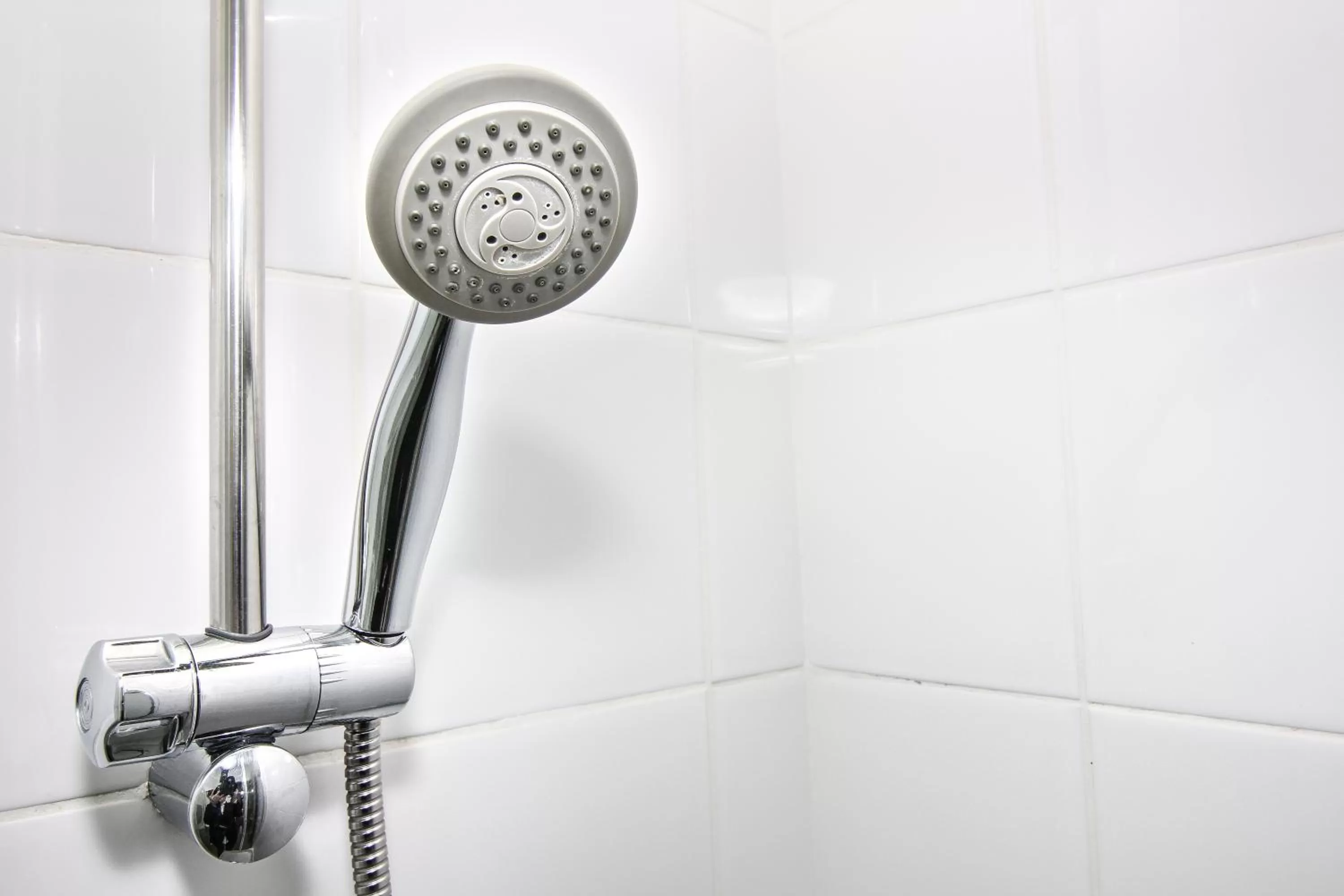 Shower in ibis budget Chateaudun