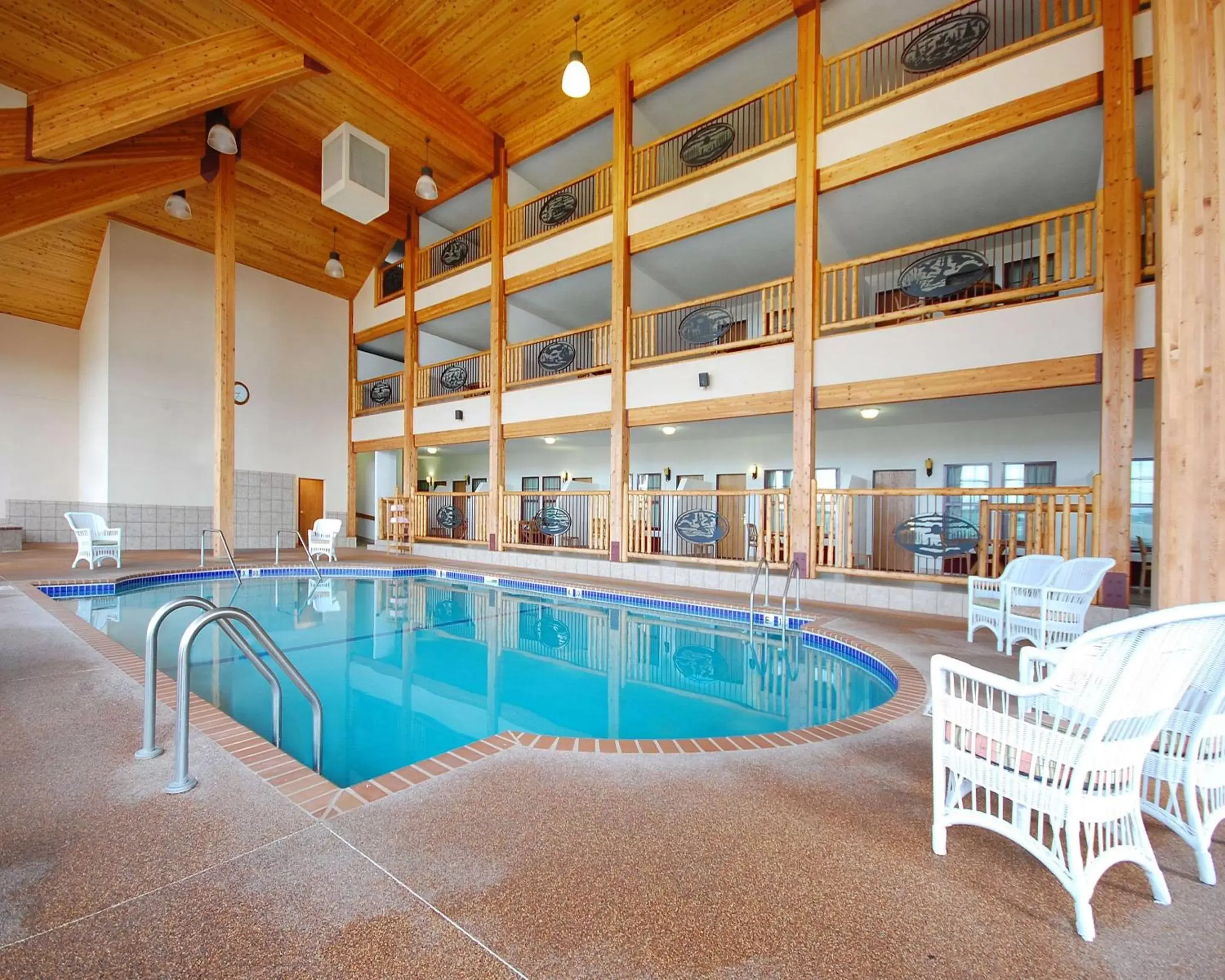 Activities, Swimming Pool in Norfolk Lodge & Suites, Ascend Hotel Collection