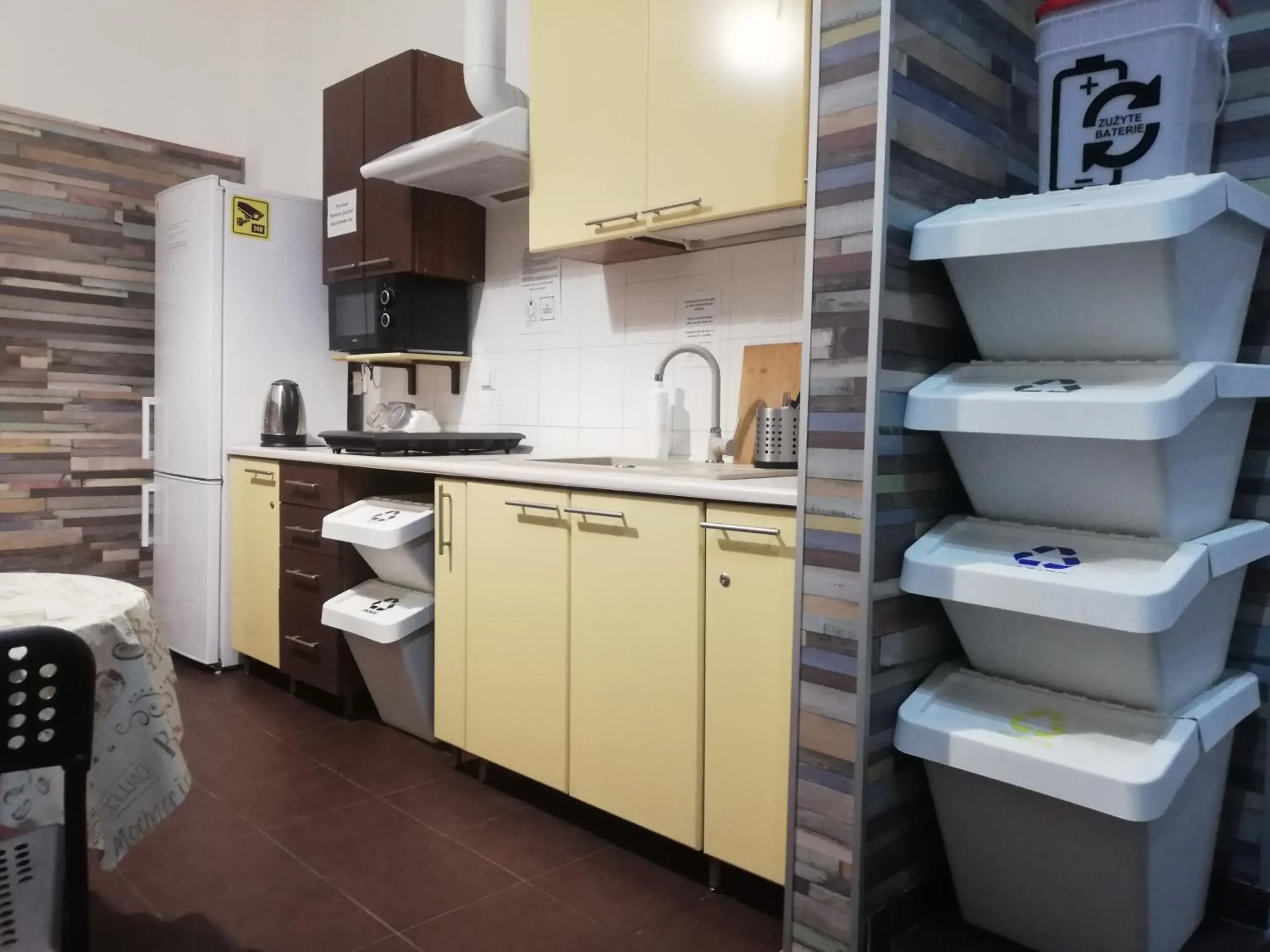 Communal kitchen, Kitchen/Kitchenette in Lorf Hostel&Coffee