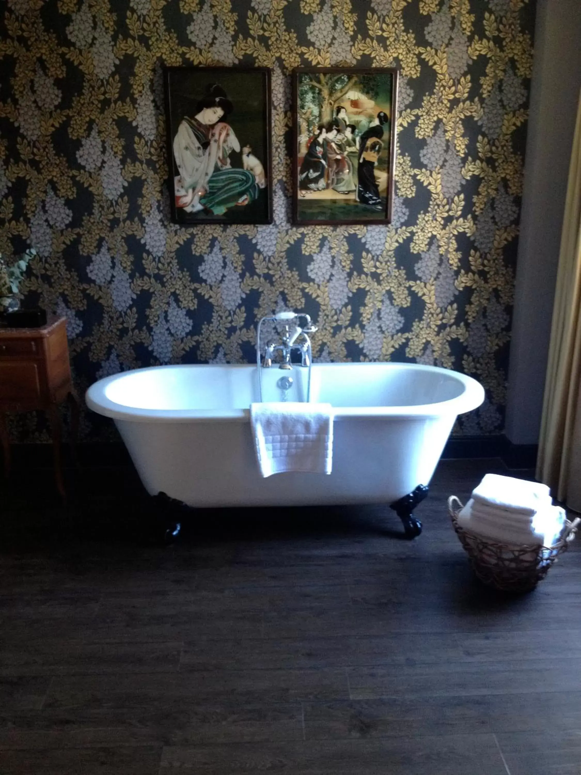 Bathroom in The Crown And Thistle