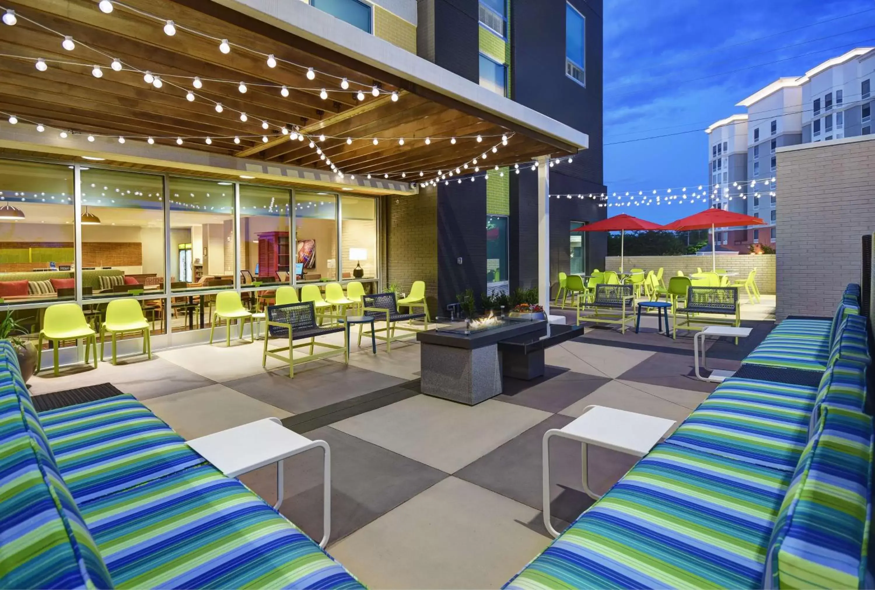 Property building, Restaurant/Places to Eat in Home2 Suites by Hilton Atlanta Airport North