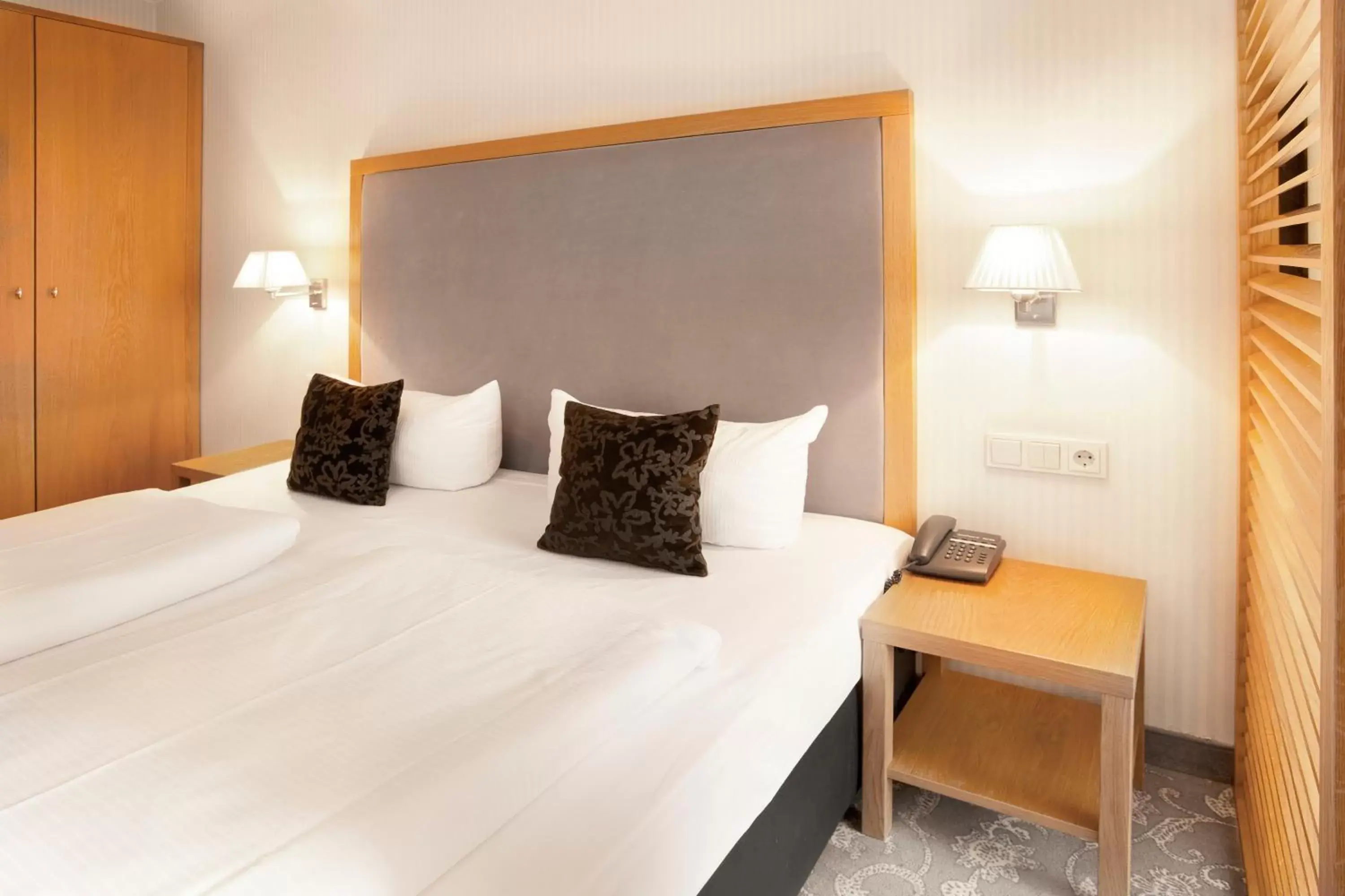 Comfort Double Room in TOWNHOUSE Hotel Comfort Double Room in TOWNHOUSE Hotel