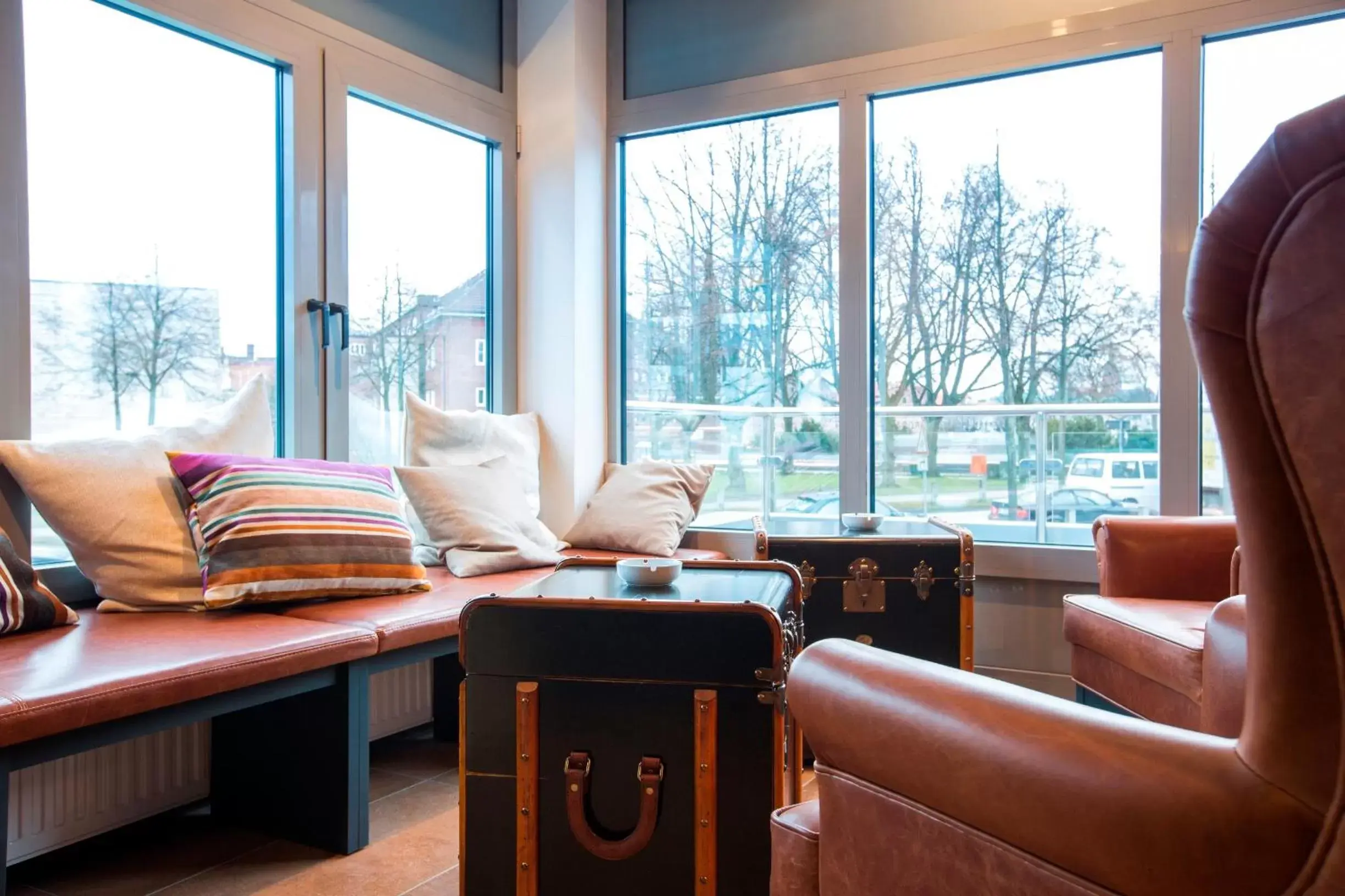 Communal lounge/ TV room, Seating Area in Park Inn by Radisson Lübeck