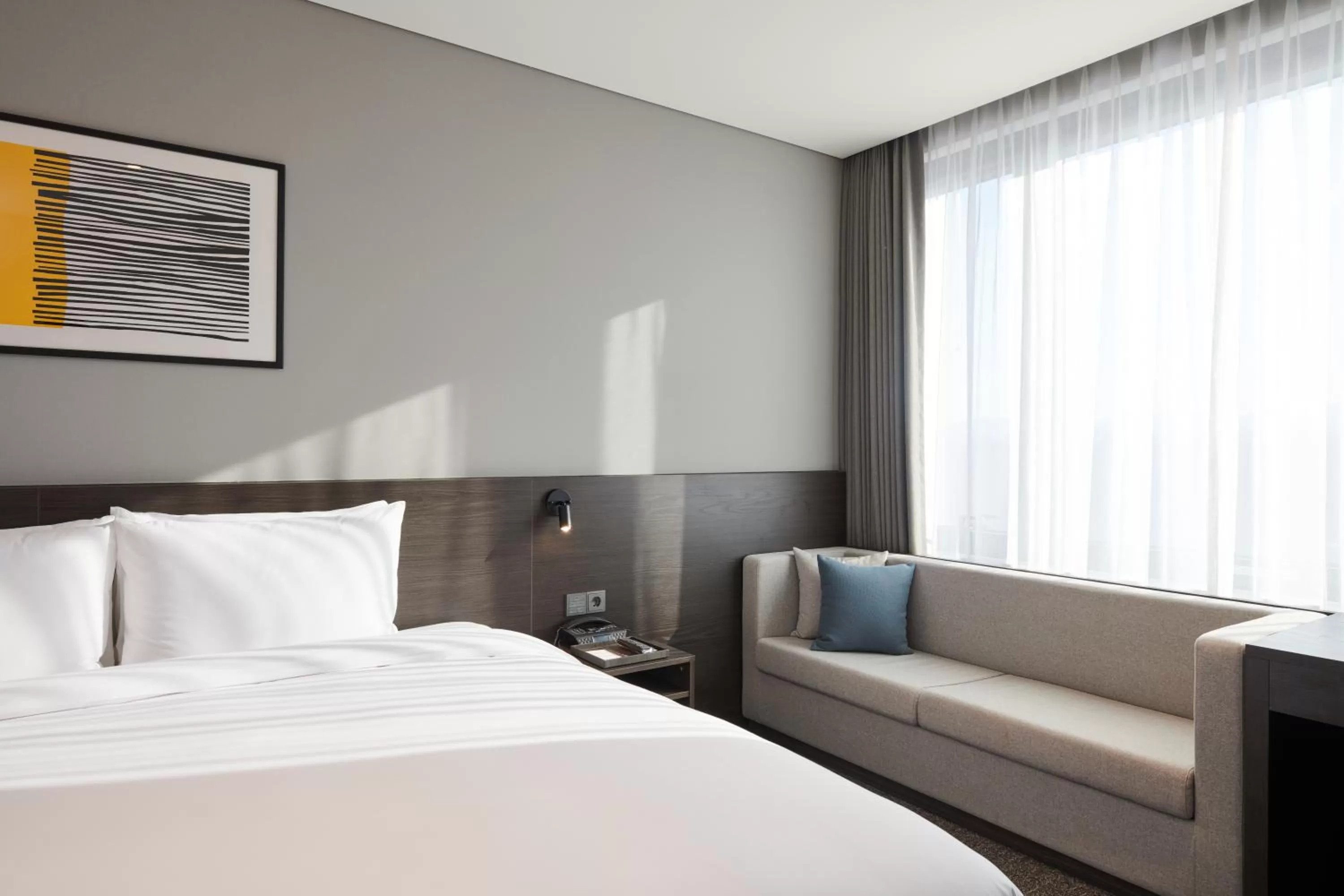 Photo of the whole room, Bed in Nine Tree by Parnas Seoul Pangyo