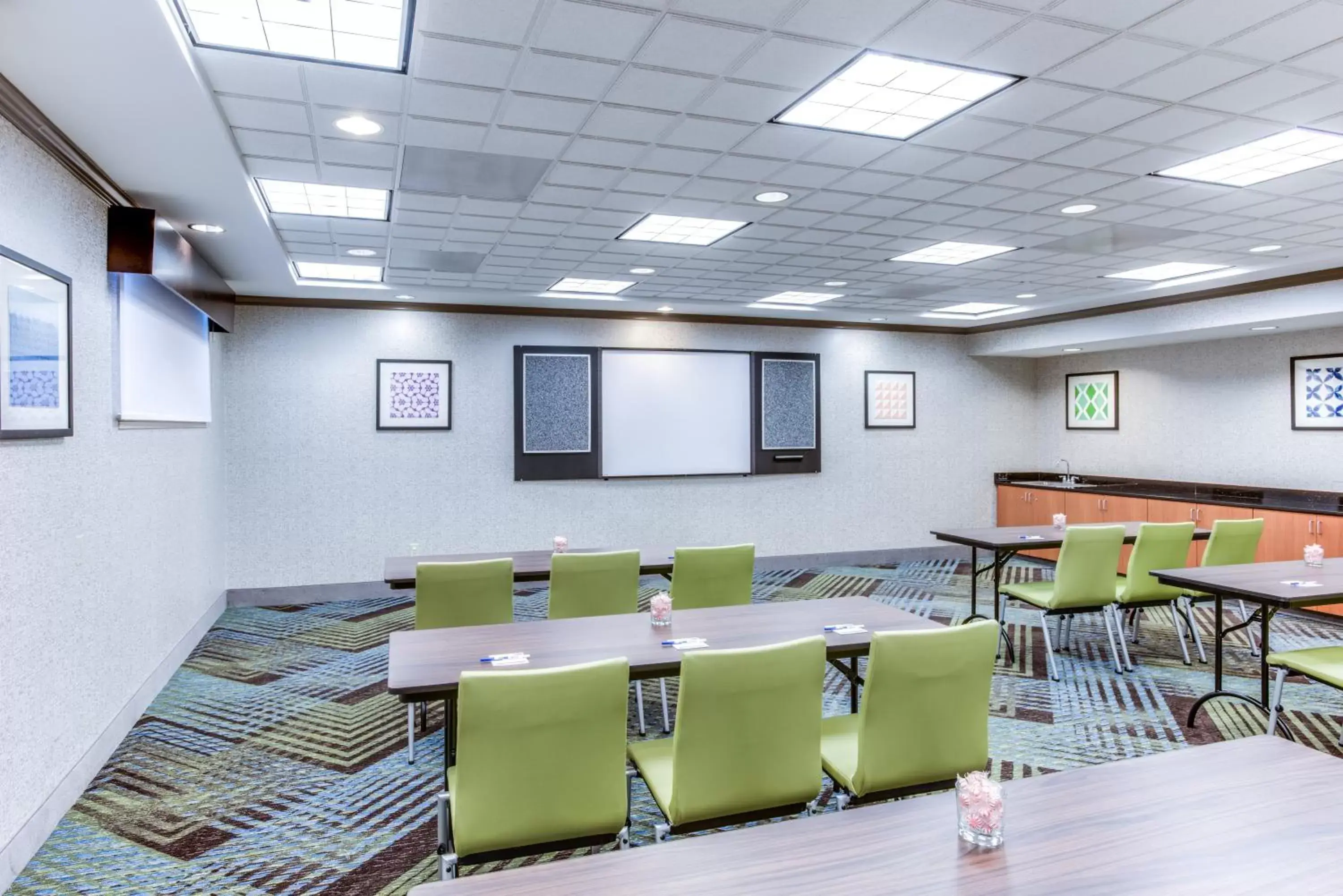 Meeting/conference room in Holiday Inn Express Hotel & Suites Bethlehem, an IHG Hotel
