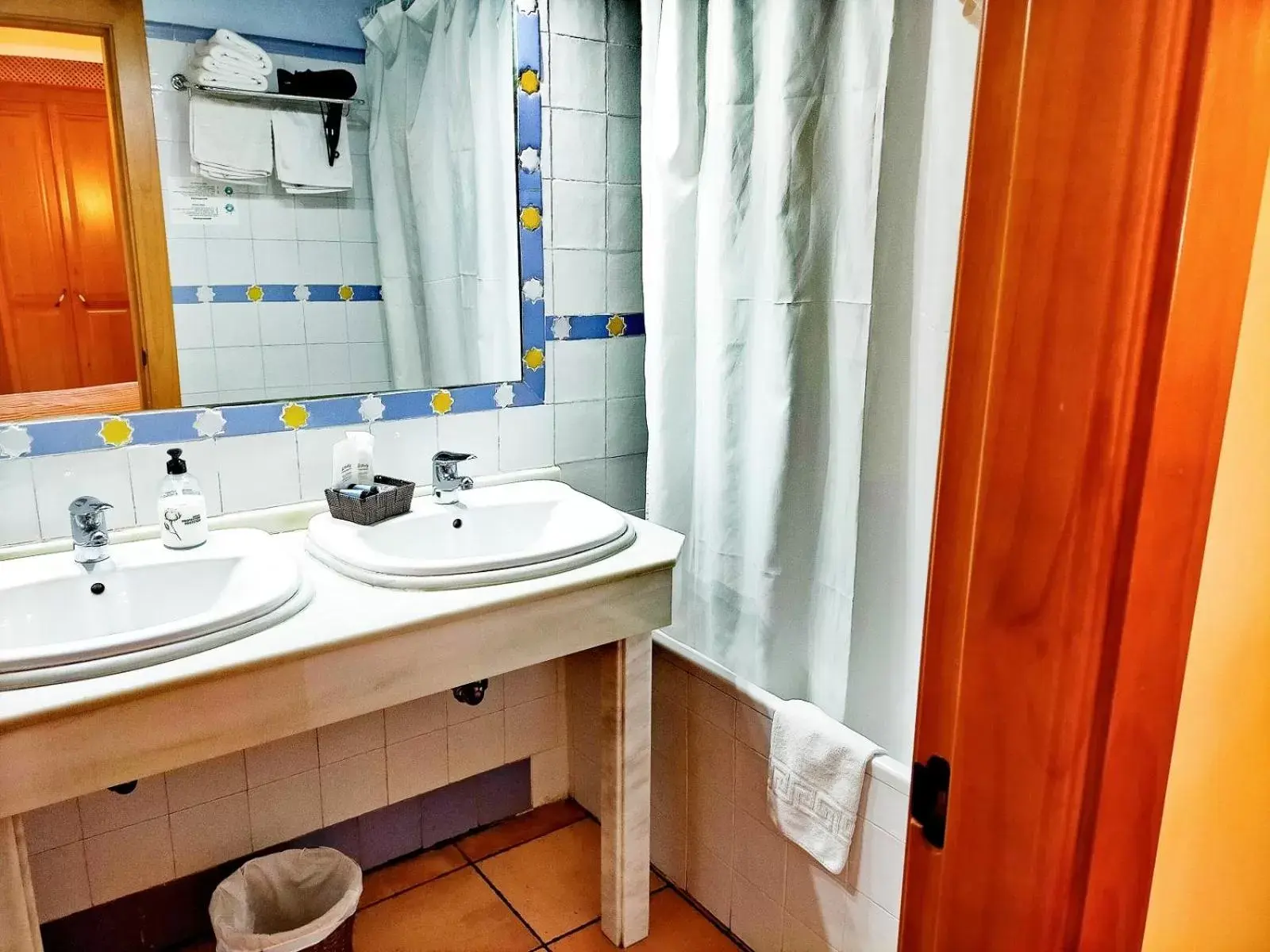 Bathroom in Abadía Hotel