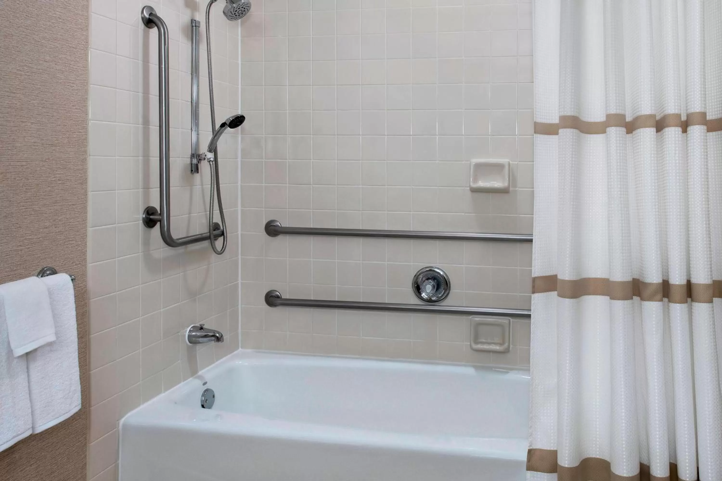 Bathroom in Boston Marriott Peabody