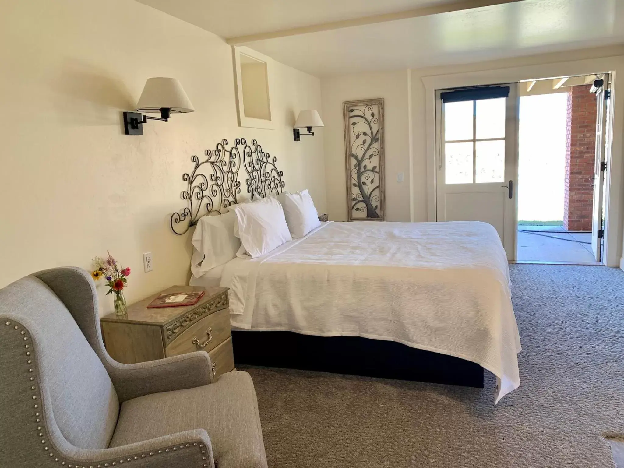 Deluxe King Room in Annie's Place Bed & Breakfast Deluxe King Room in Annie's Place Bed & Breakfast