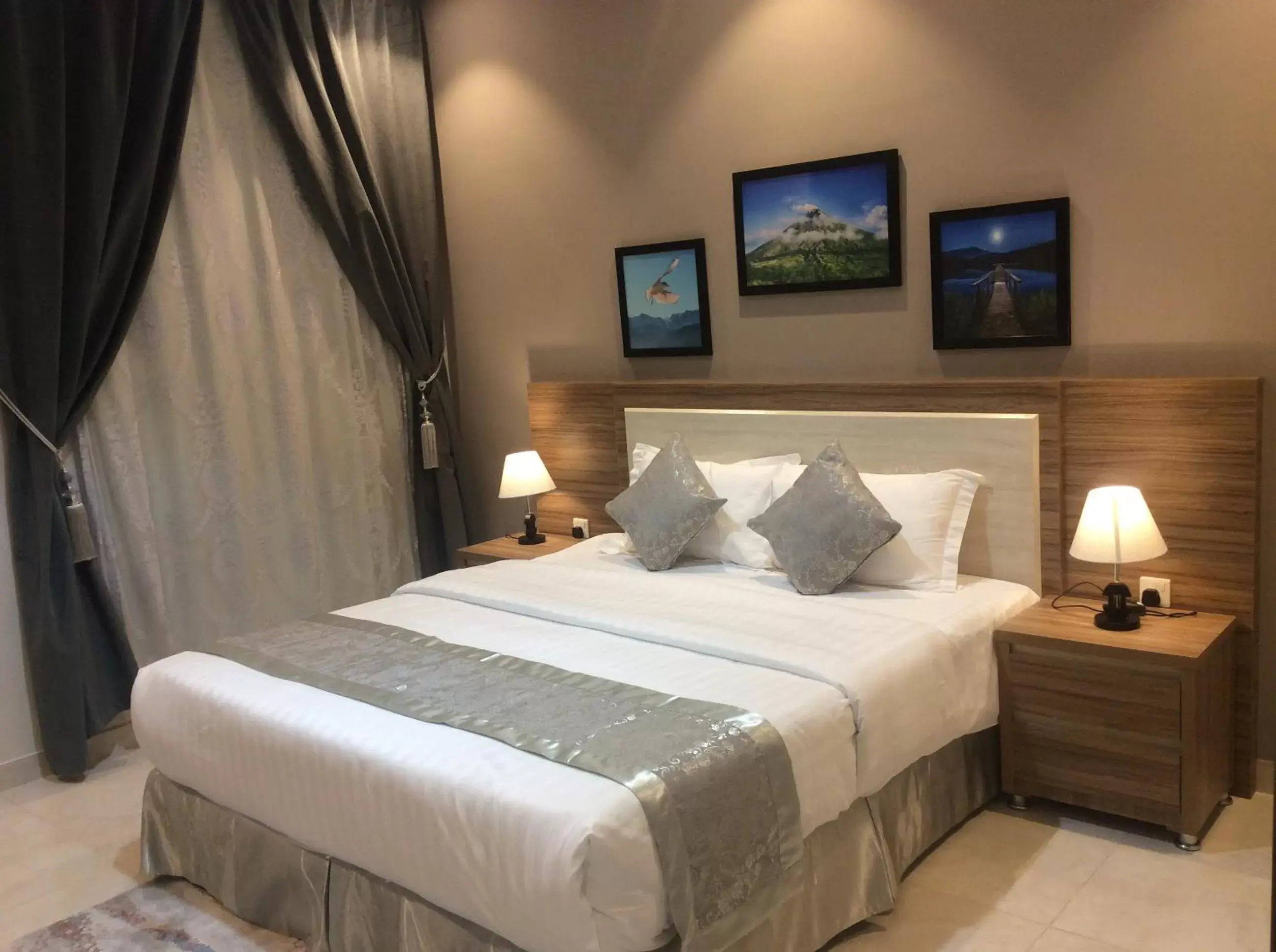 Bedroom, Bed in Admire Apart' Hotel Bedroom, Bed in Admire Apart' Hotel