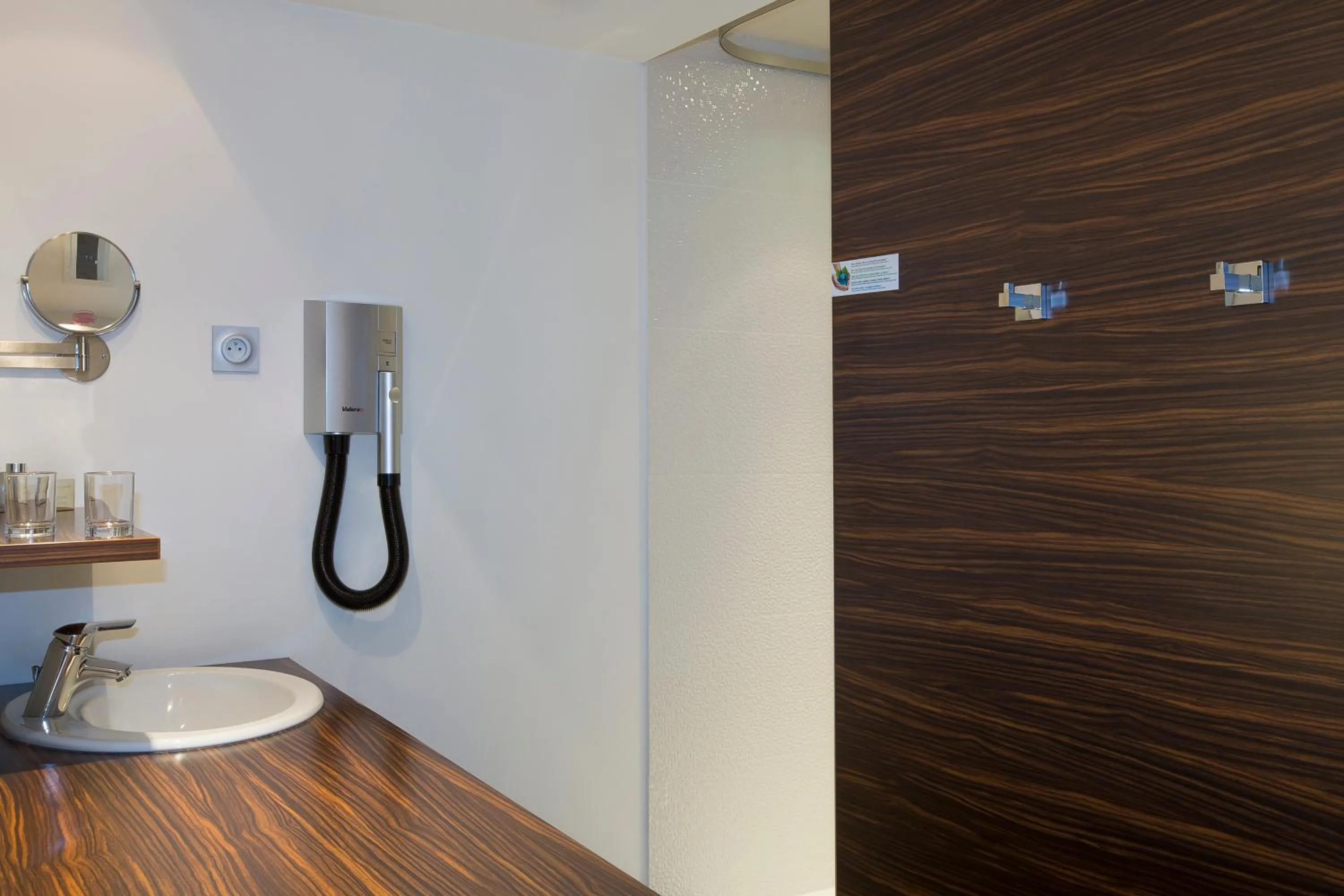 Bathroom in Hotel Litteraire Alexandre Vialatte, BW Signature Collection