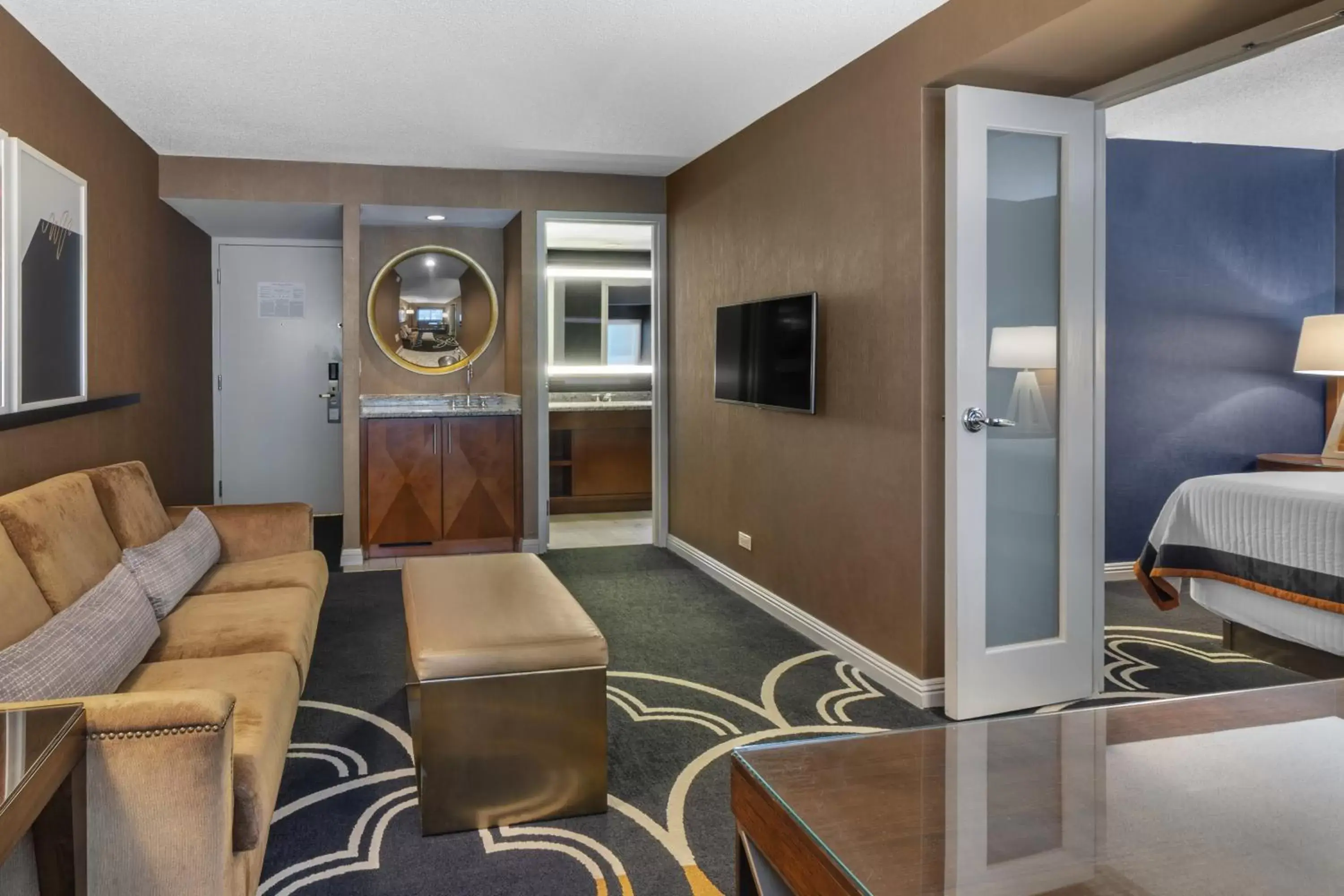 Photo of the whole room, Seating Area in Omni Chicago All Suites Hotel-Magnificent Mile