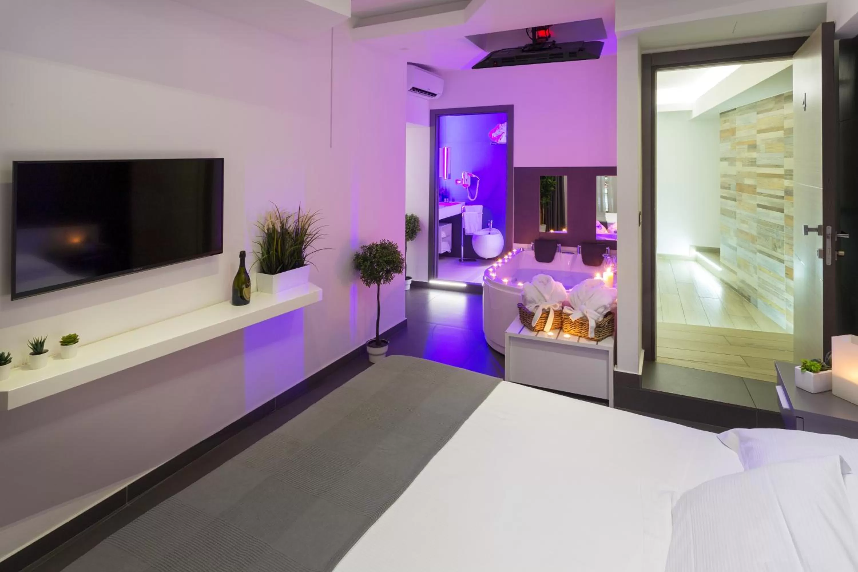 Photo of the whole room, TV/Entertainment Center in Le Suites Del Duomo