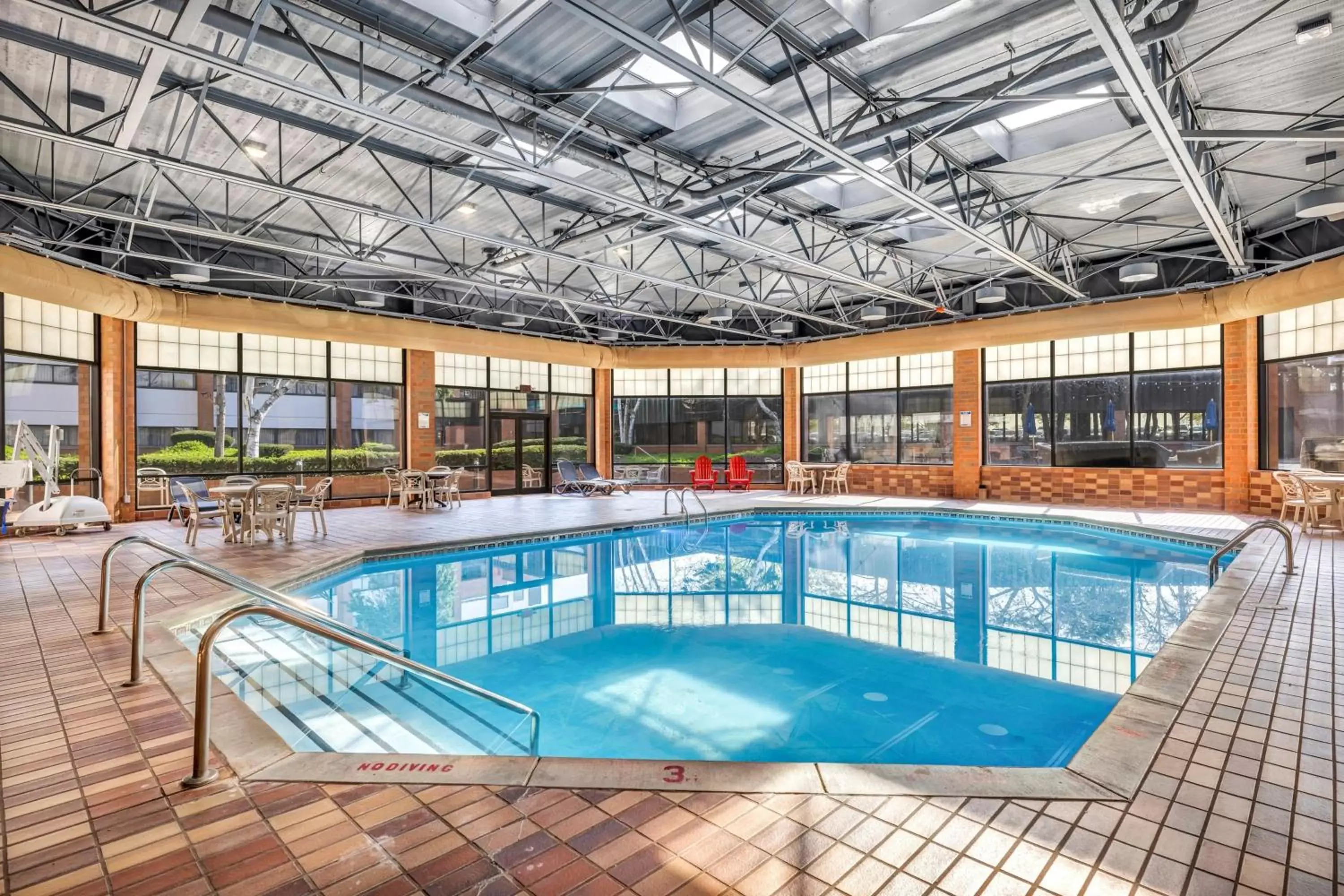 Swimming Pool in Delta Hotels by Marriott Racine