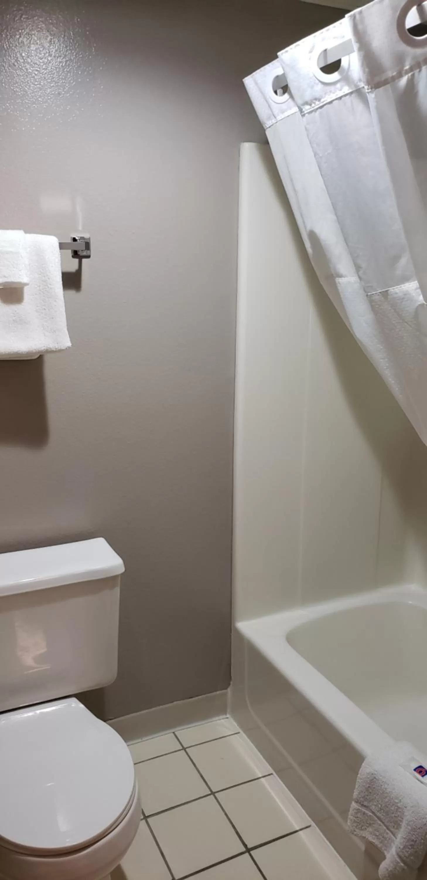 Bathroom in Motel 6-Kewanee, IL