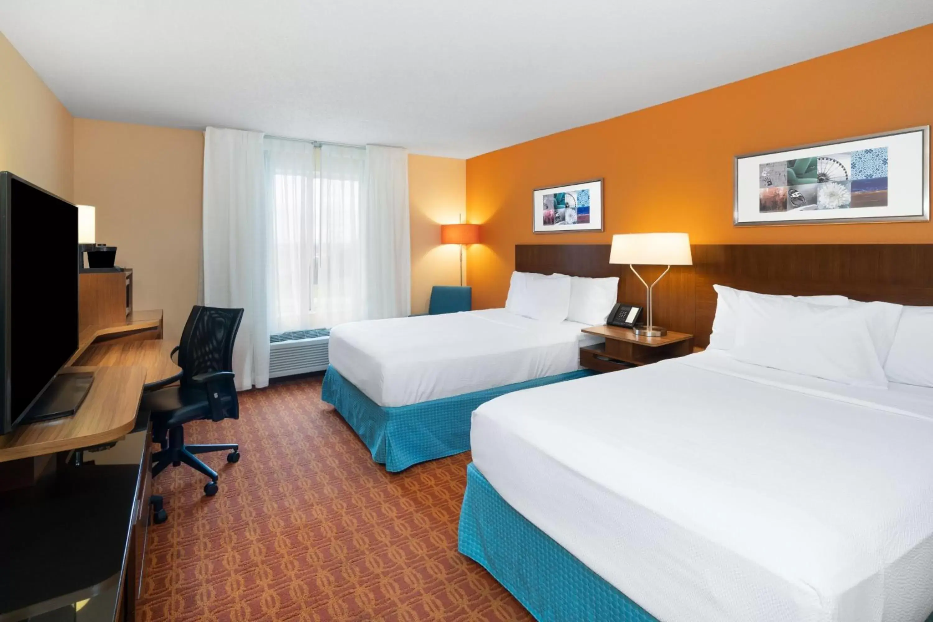 Photo of the whole room, Bed in Fairfield Inn and Suites by Marriott Nashville Smyrna