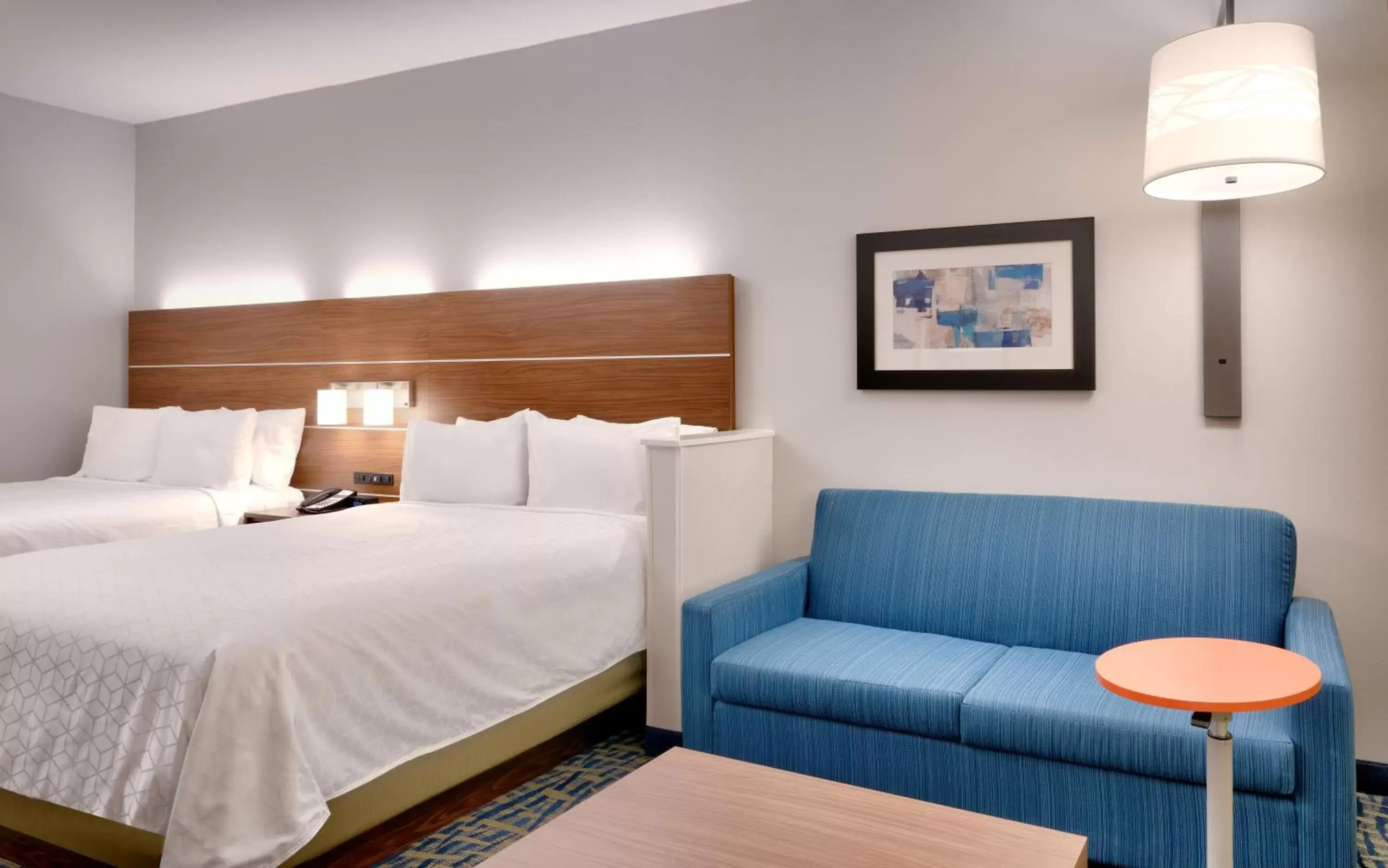 Photo of the whole room, Bed in Holiday Inn Express & Suites - Gainesville I-75, an IHG Hotel