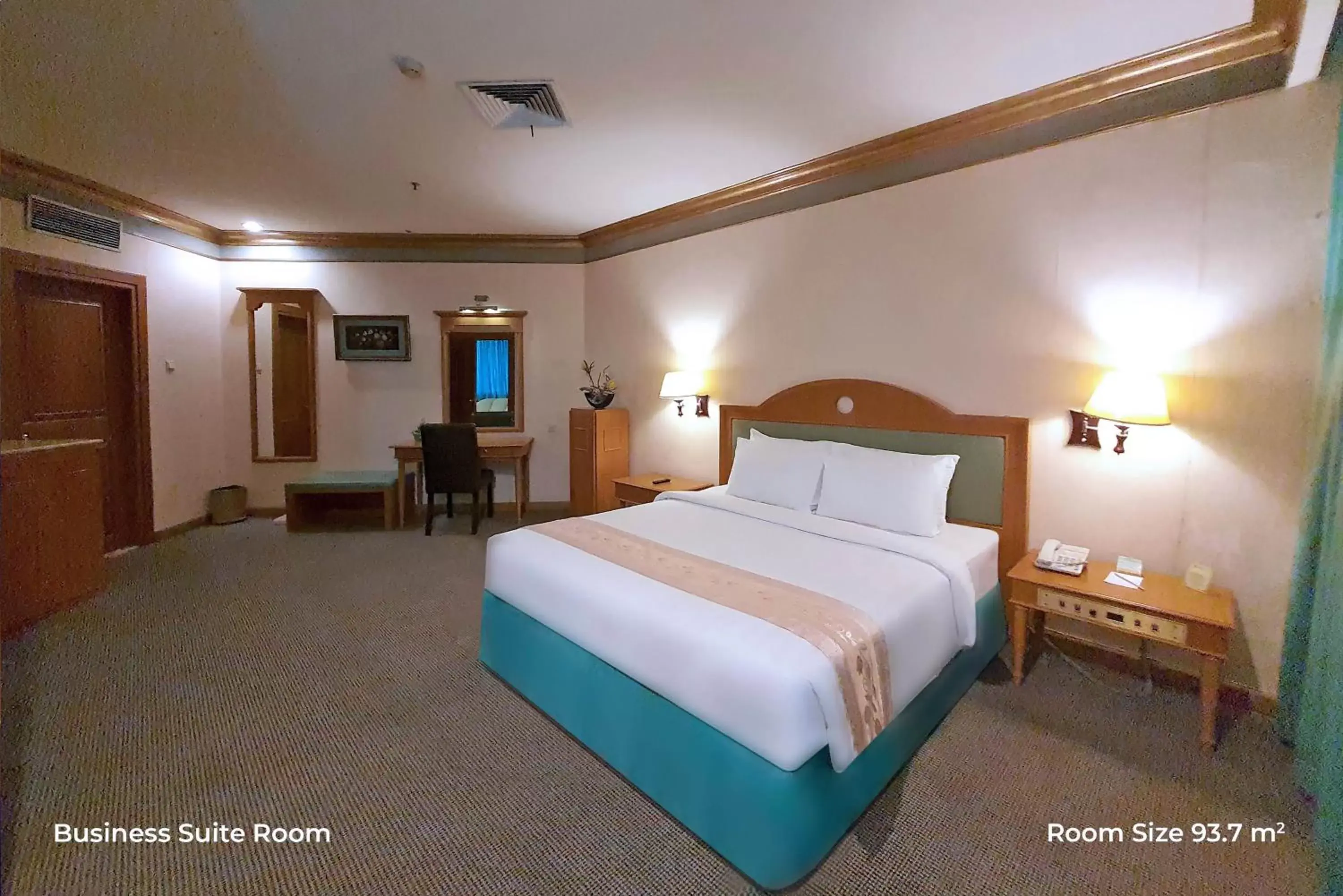 Bedroom, Bed in Tunjungan Hotel