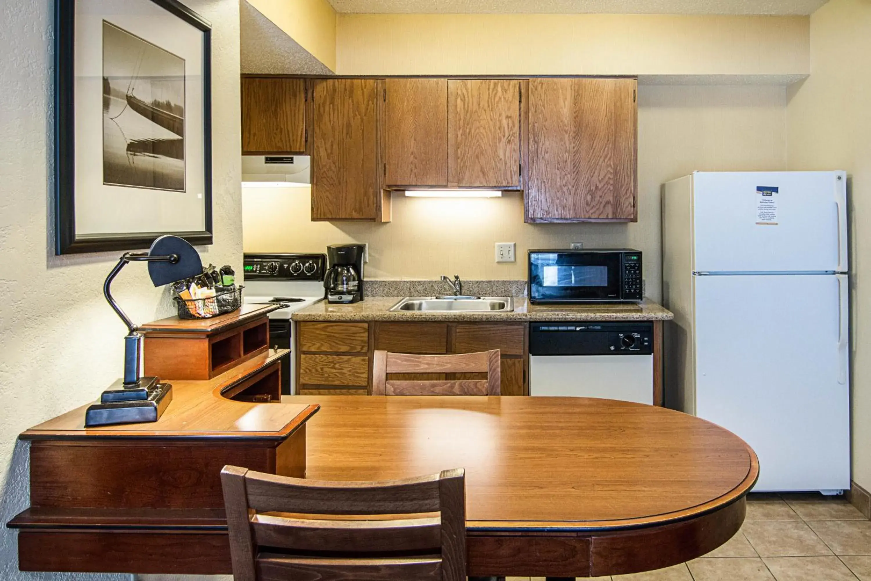 Kitchen or kitchenette, Kitchen/Kitchenette in Extended Studio Suites Hotel- Bossier City